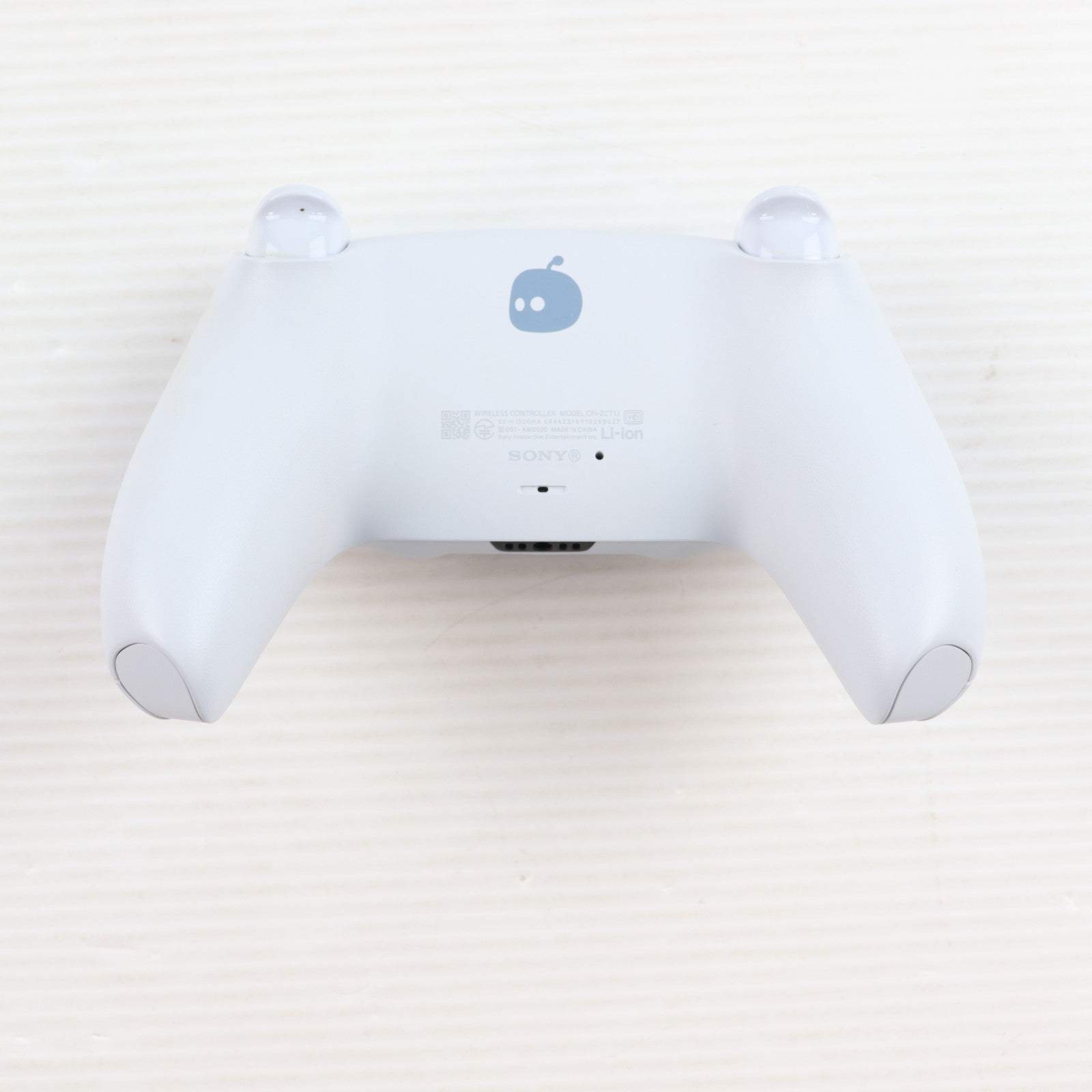 【中古即納】[ACC][PS5] DualSense(デュアルセンス) ワイヤレスコントローラー アストロボット ジョイフル リミテッドエディション SIE(CFI-ZCT1JZC)(20251030)