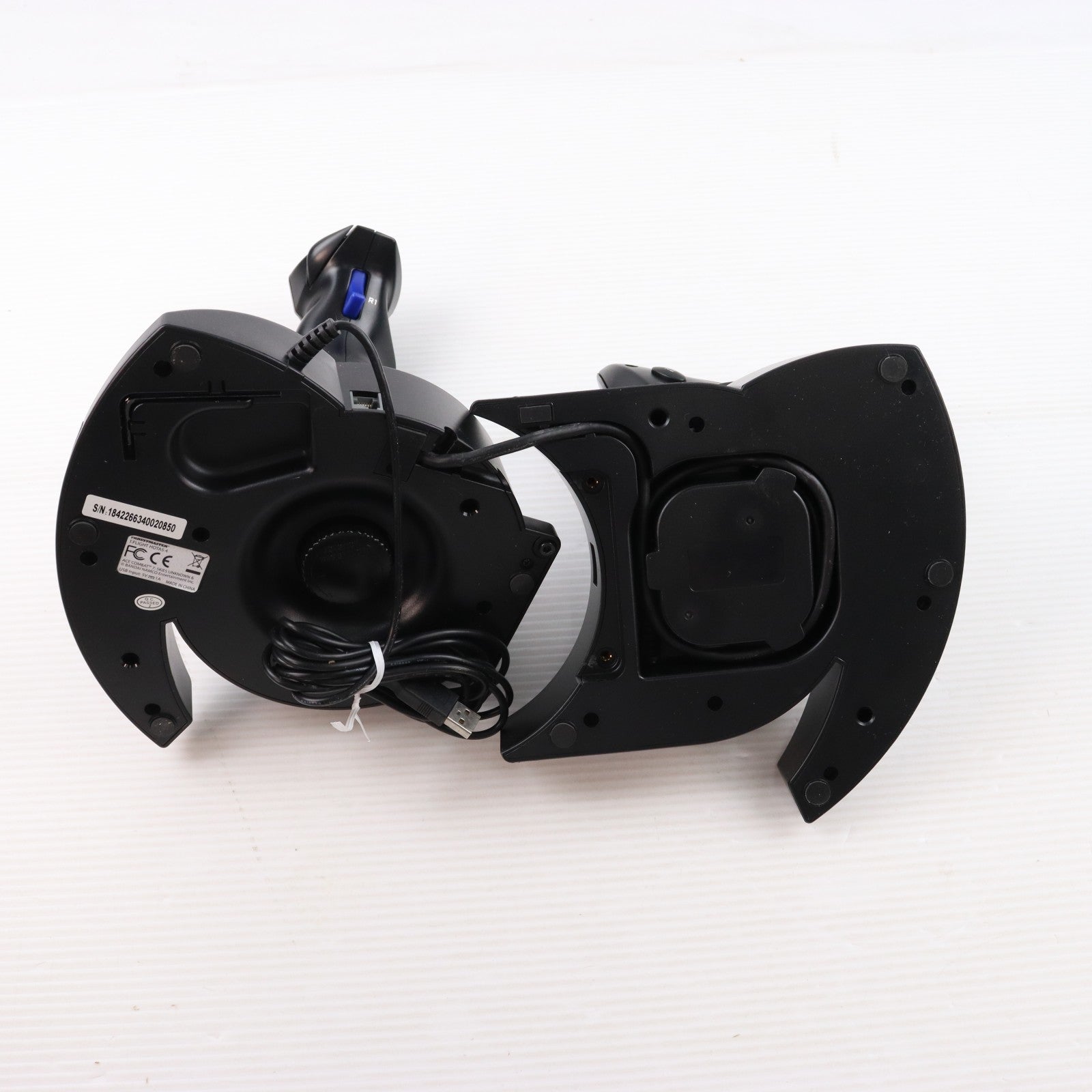 【中古即納】[ACC][PS4] T.Flight Hotas 4 ACE COMBAT 7 SKIES UNKNOWN EDITION(エースコンバット 7 スカイズ・アンノウン エディション) ソニーライセンス商品 Thrustmaster(スラストマスター)(4160671)(20190131)