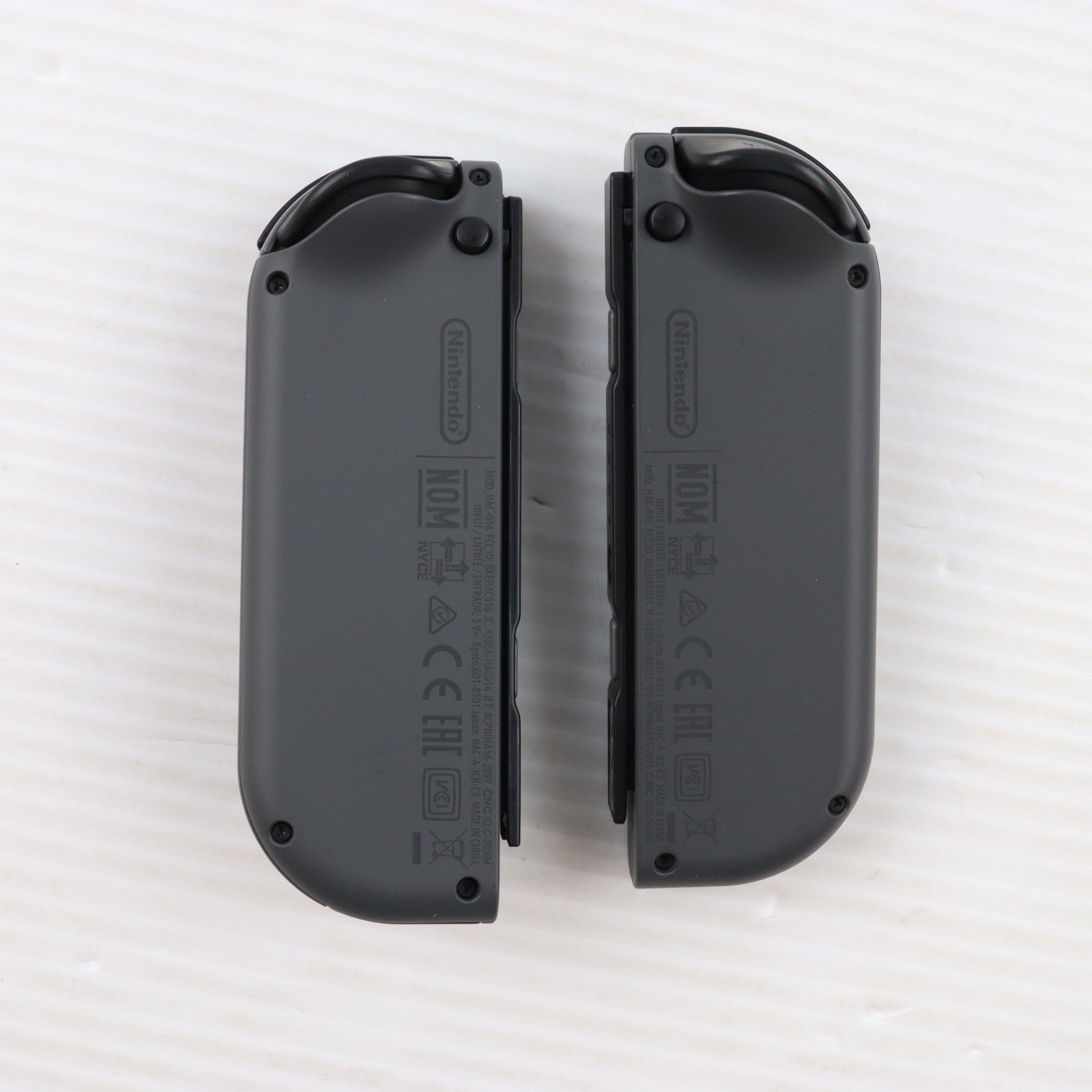 【中古即納】[ACC][Switch] Joy-Con(L)/(R) グレー(ジョイコンL/R グレー) 任天堂(HAC-A-JAAAA)(20170303)