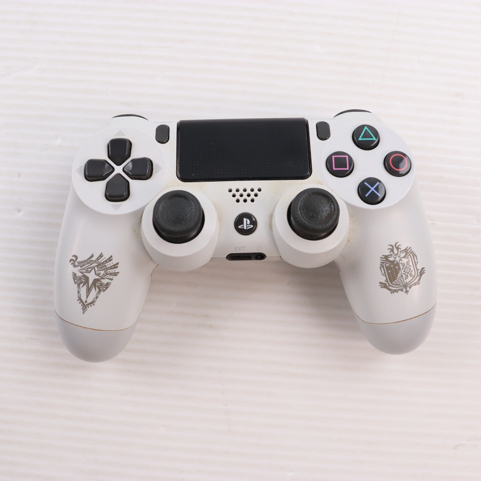 【中古即納】[ACC][PS4] ソニーストア限定 ワイヤレスコントローラー DUALSHOCK4(デュアルショック4) MONSTER HUNTER WORLD: ICEBORNE EDITION(モンスターハンターワールド:アイスボーン マスターエディション) グレイシャー・ホワイト SIE(CUH-ZCT2J/MHW)(20190806)