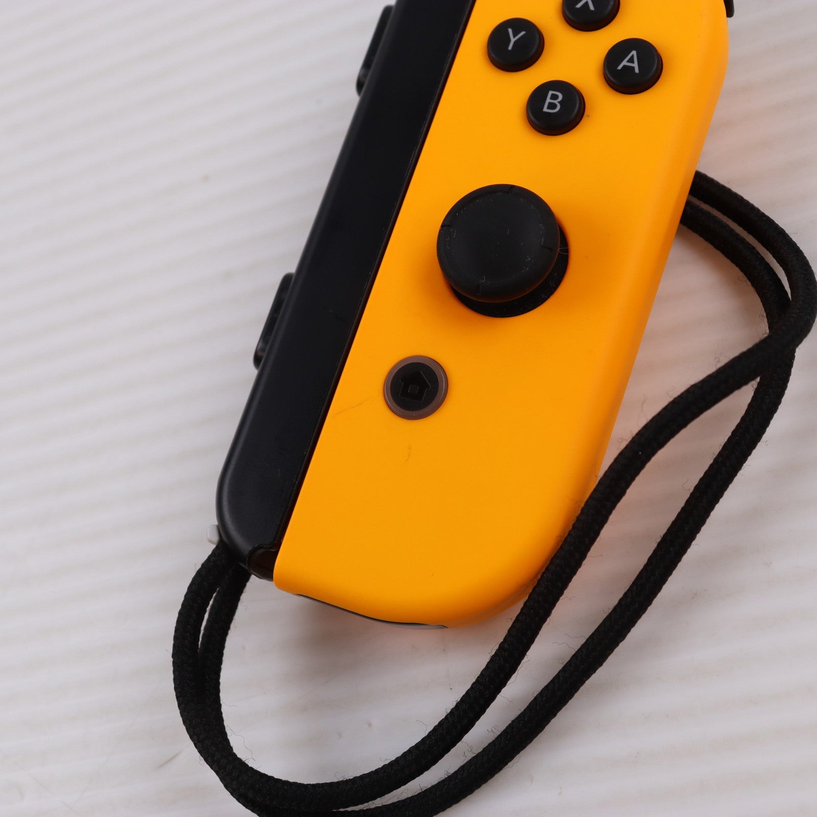 【中古即納】[ACC][Switch] (単品) Joy-Con(R) ネオンオレンジ(ジョイコンR ネオンオレンジ) 任天堂(HAC-A-JAQAA)(20191004)