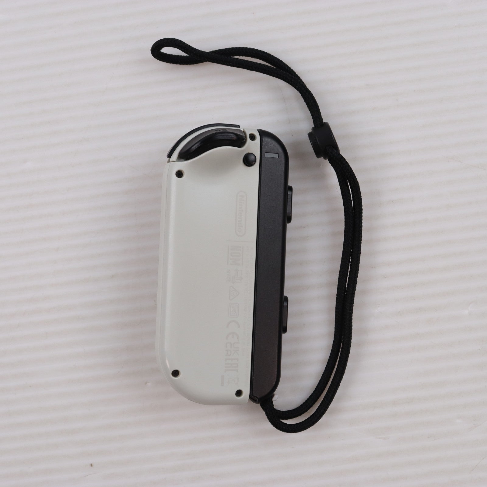【中古即納】[ACC][Switch] (単品) Joy-Con(R) ホワイト(ジョイコンR ホワイト) 任天堂(HAC-A-JAEAA)(20211008)