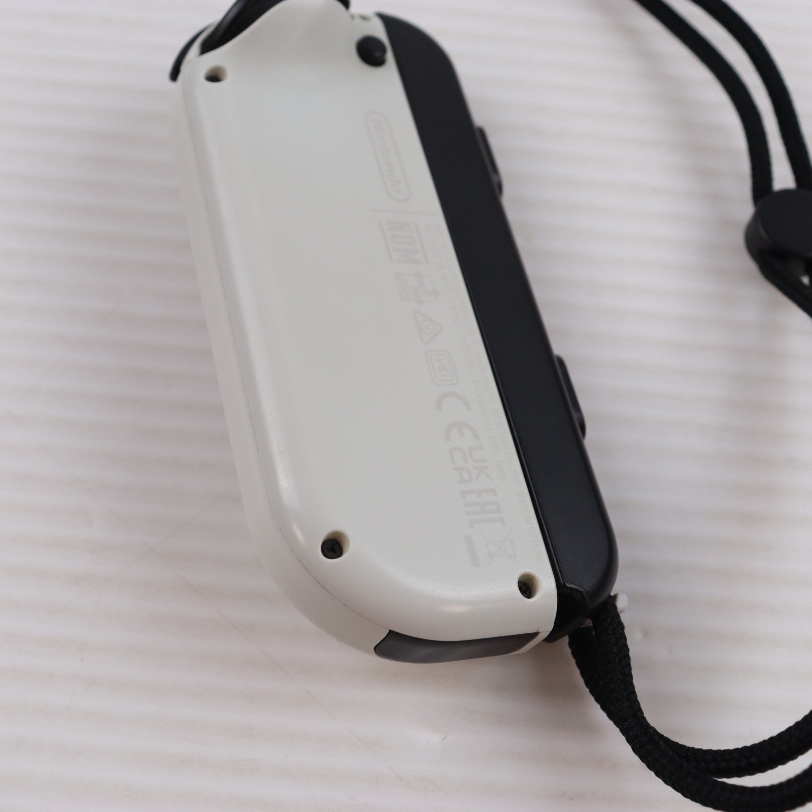 【中古即納】[ACC][Switch] (単品) Joy-Con(R) ホワイト(ジョイコンR ホワイト) 任天堂(HAC-A-JAEAA)(20211008)