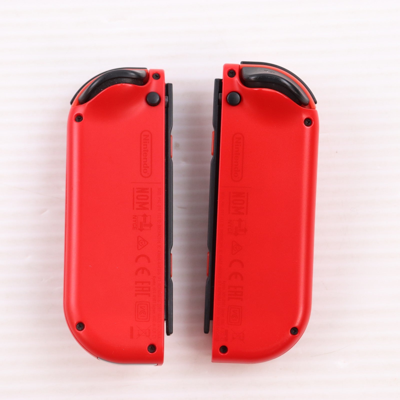 【中古即納】[ACC][Switch] Joy-Con(L)/(R) レッド(ジョイコンL/R レッド) 任天堂(HAC-A-JAGAA)(20171027)