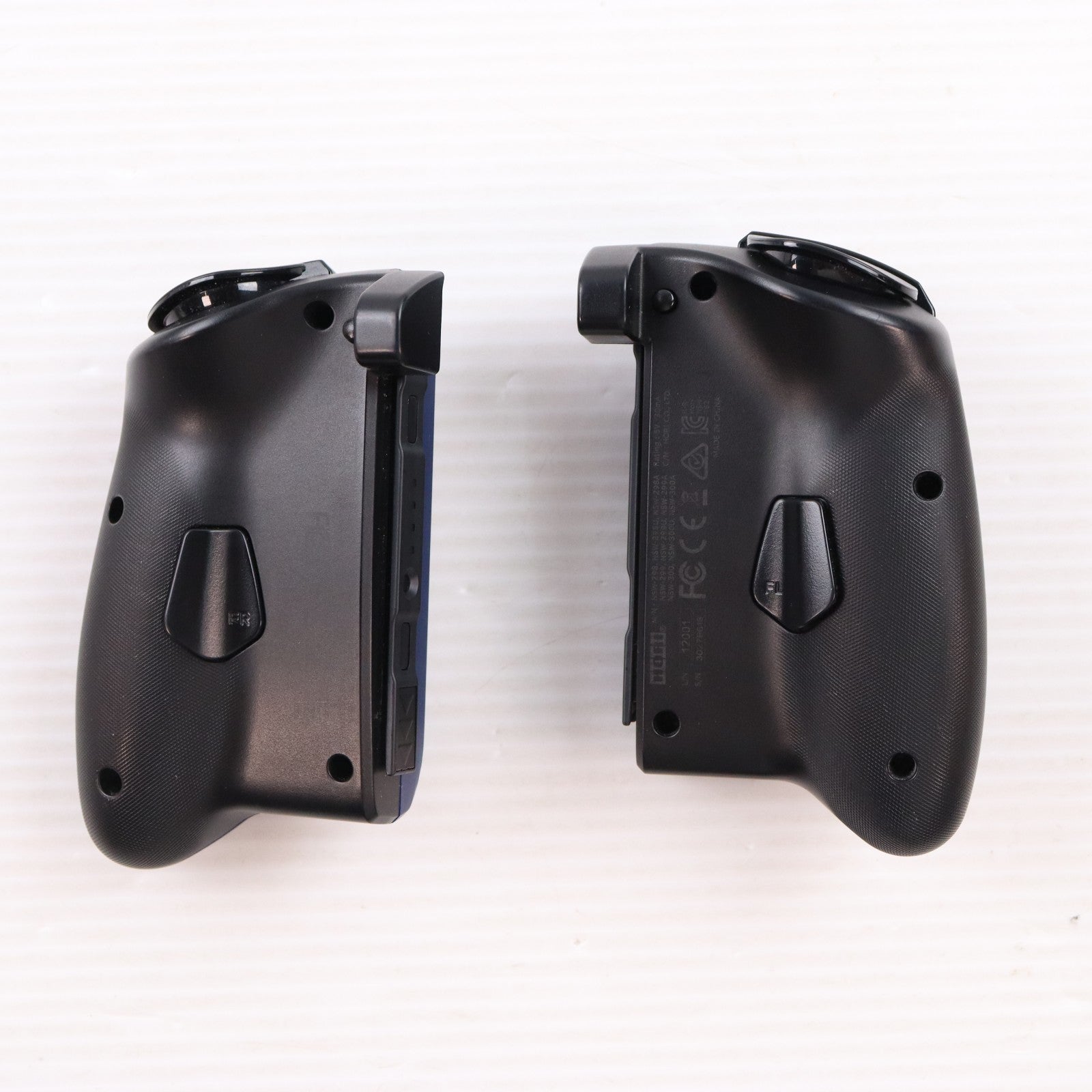【中古即納】[ACC][Switch] グリップコントローラー for Nintendo Switch(ニンテンドースイッチ) ブルー 任天堂ライセンス商品 HORI(NSW-299)(20201112)