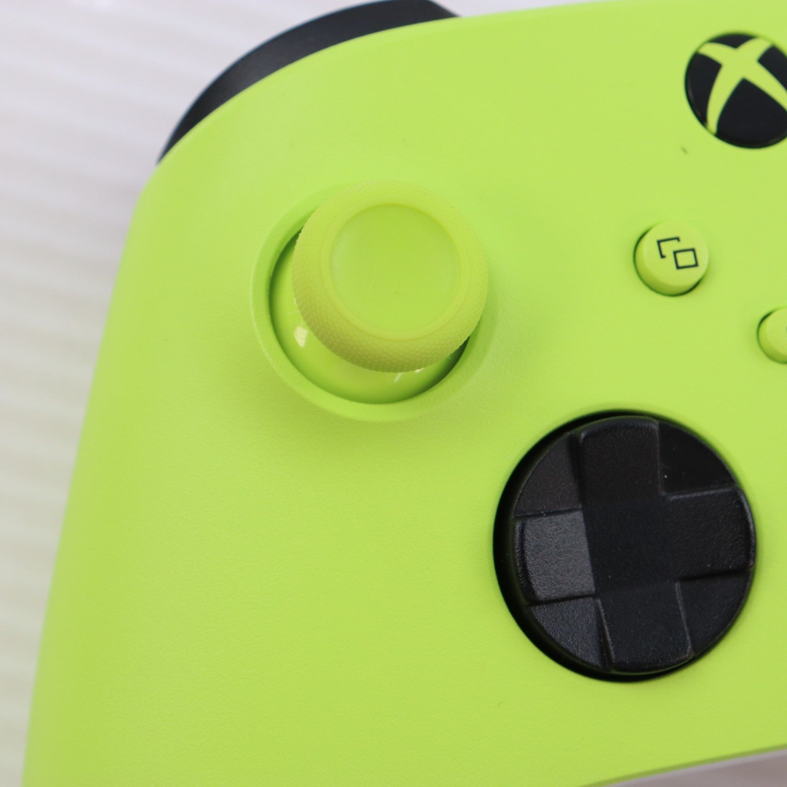【中古即納】[ACC][XboxX/S] Xbox ワイヤレスコントローラー(エレクトリックボルト) 日本マイクロソフト(QAU-00023)(20230331)