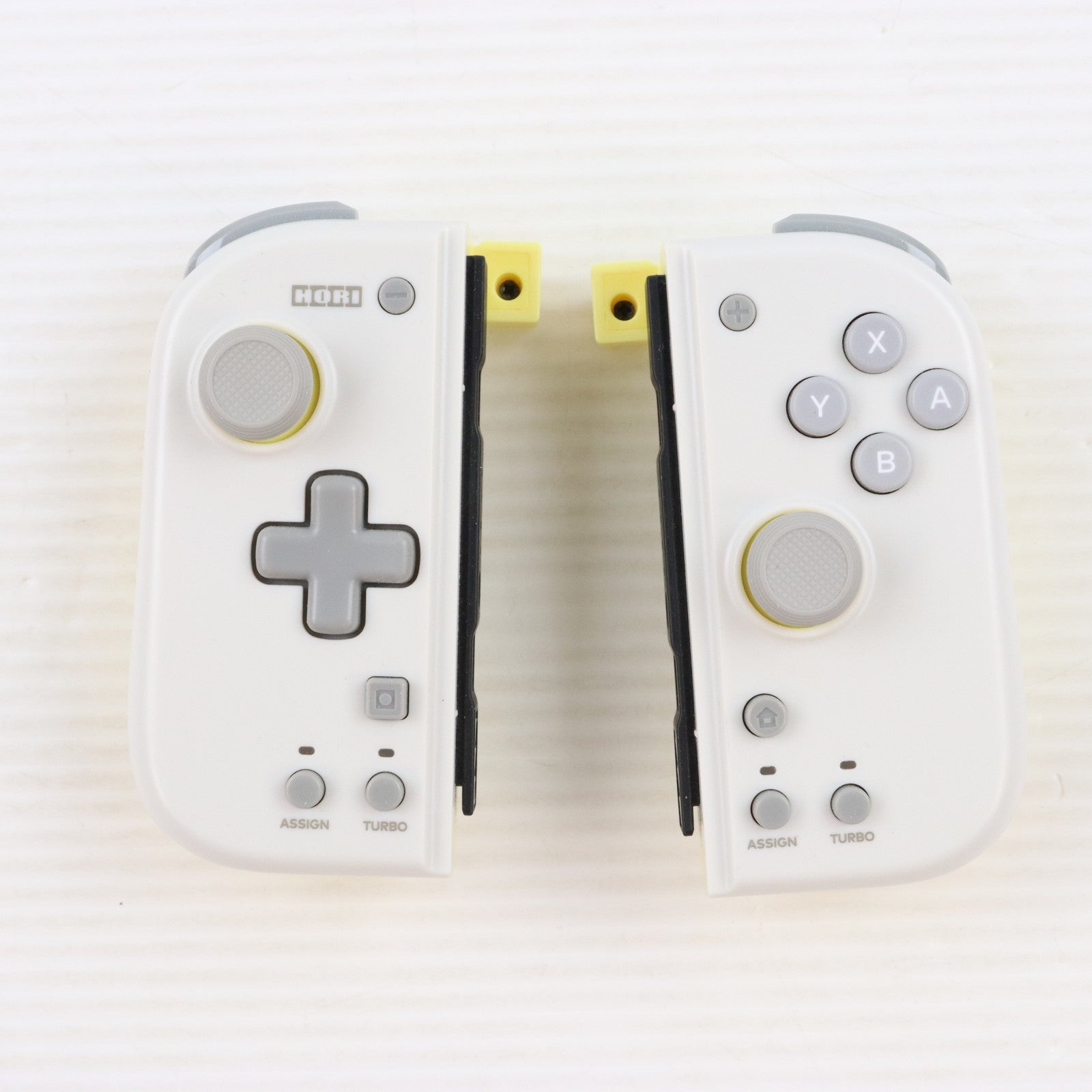 【中古即納】[ACC][Switch] グリップコントローラー FIT for Nintendo Switch(フィット for ニンテンドースイッチ) ライトグレー×イエロー 任天堂ライセンス商品 HORI(NSW-373)(20220908)