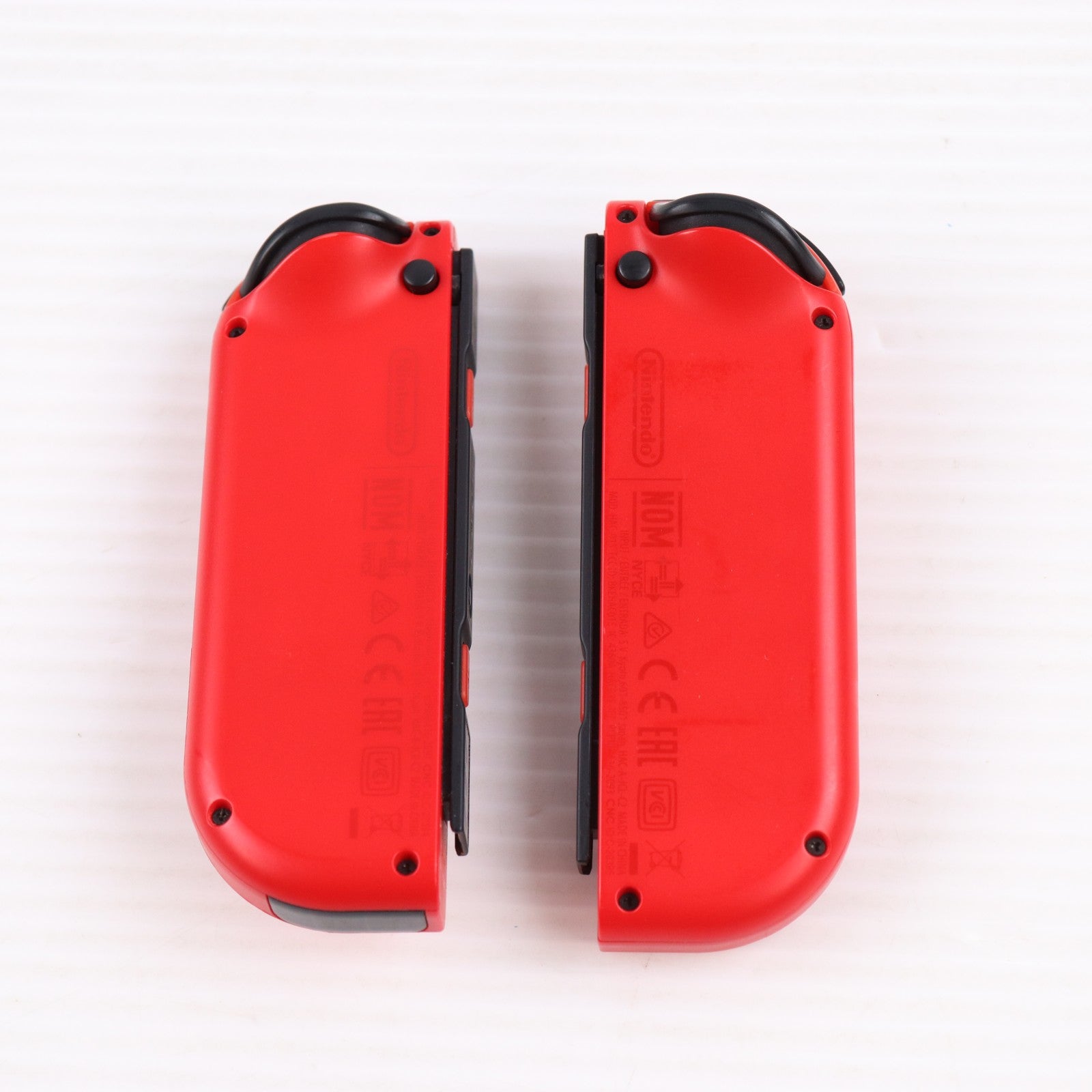 【中古即納】[ACC][Switch] Joy-Con(L)/(R) レッド(ジョイコンL/R レッド) 任天堂(HAC-A-JAGAA)(20171027)