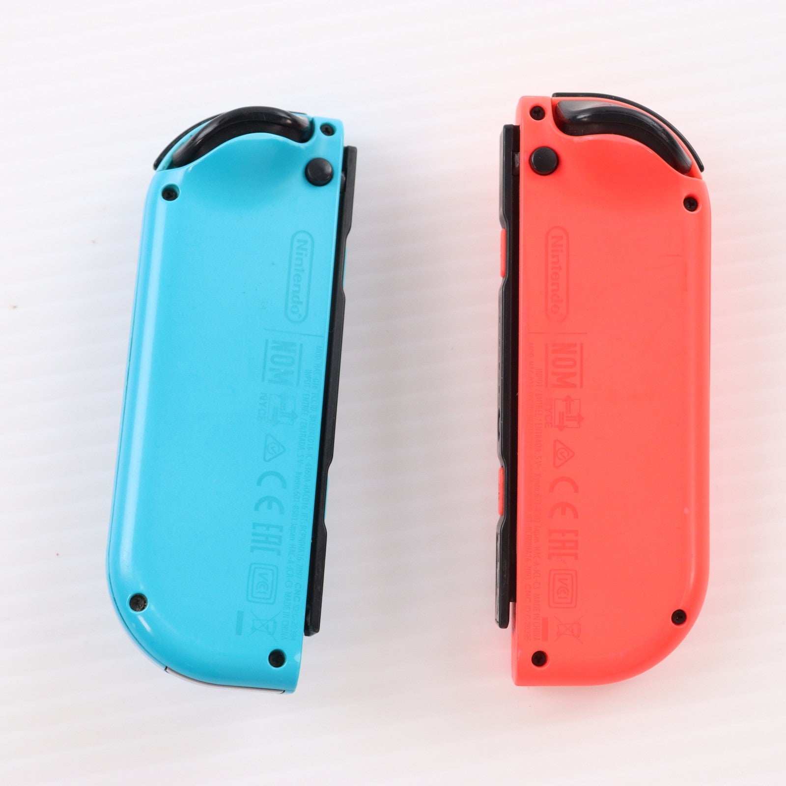 【中古即納】[ACC][Switch] Joy-Con(L) ネオンレッド/(R) ネオンブルー(ジョイコンL ネオンレッド/R ネオンブルー) 任天堂(HAC-A-JAEAA)(20170303)