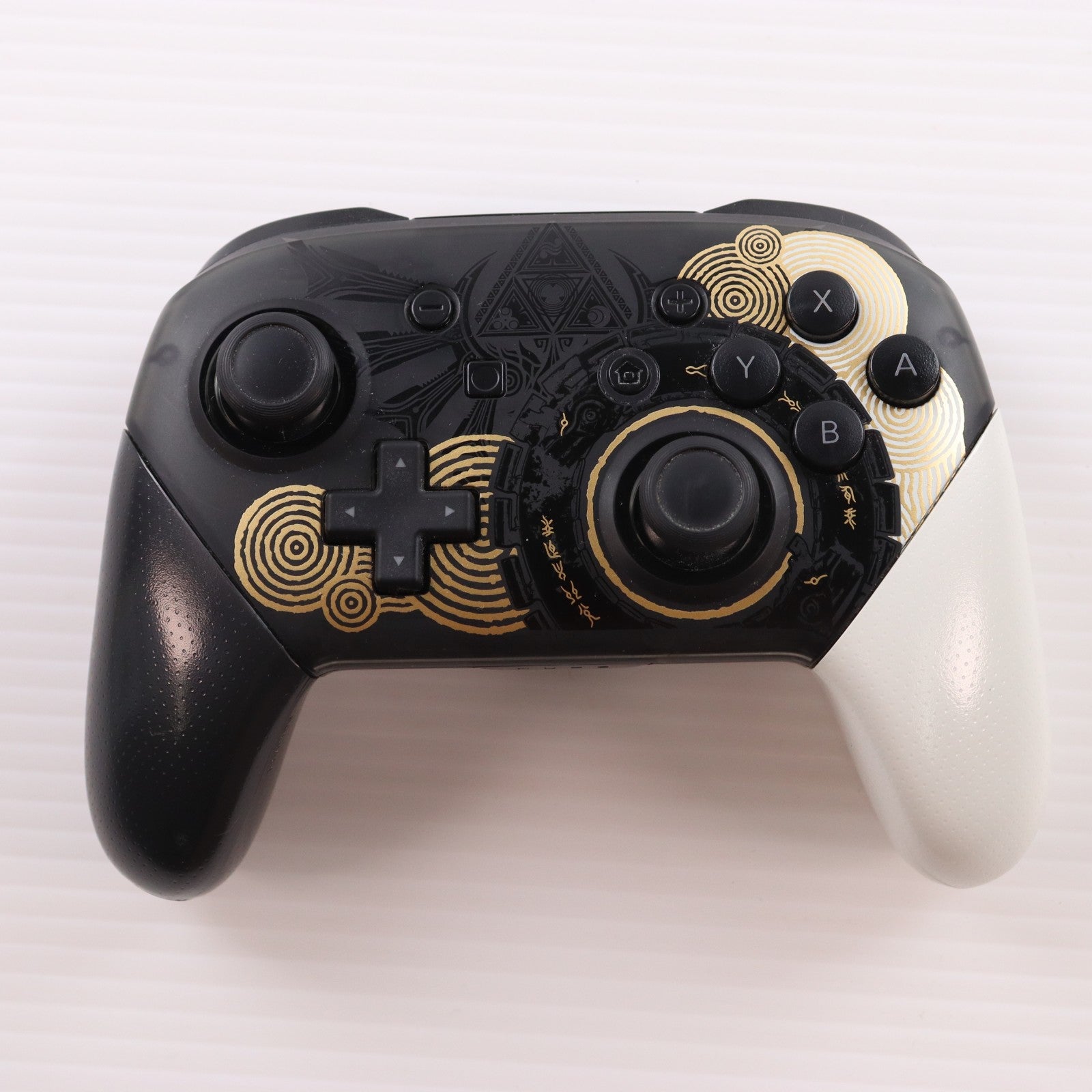 【中古即納】[ACC][Switch] Nintendo Switch Proコントローラー(ニンテンドースイッチ プロコントローラー) ゼルダの伝説 ティアーズ オブ ザ キングダムエディション 任天堂(HAC-A-FSSKU)(20230512)