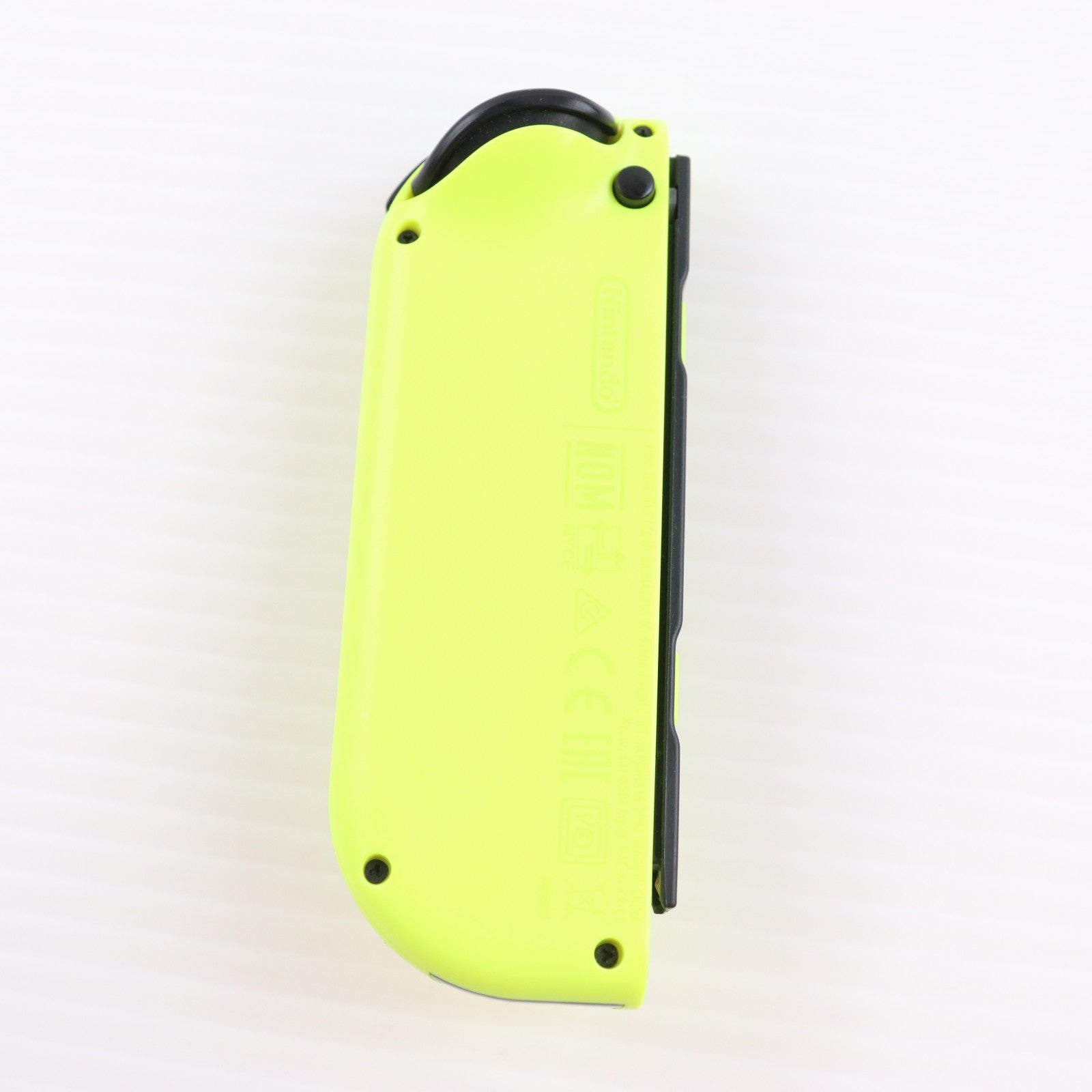 【中古即納】[ACC][Switch] マイニンテンドーストア限定 Joy-Con(R) ネオンイエロー(ジョイコンR ネオンイエロー) 任天堂(HAC-A-JRYAA)(20170616)