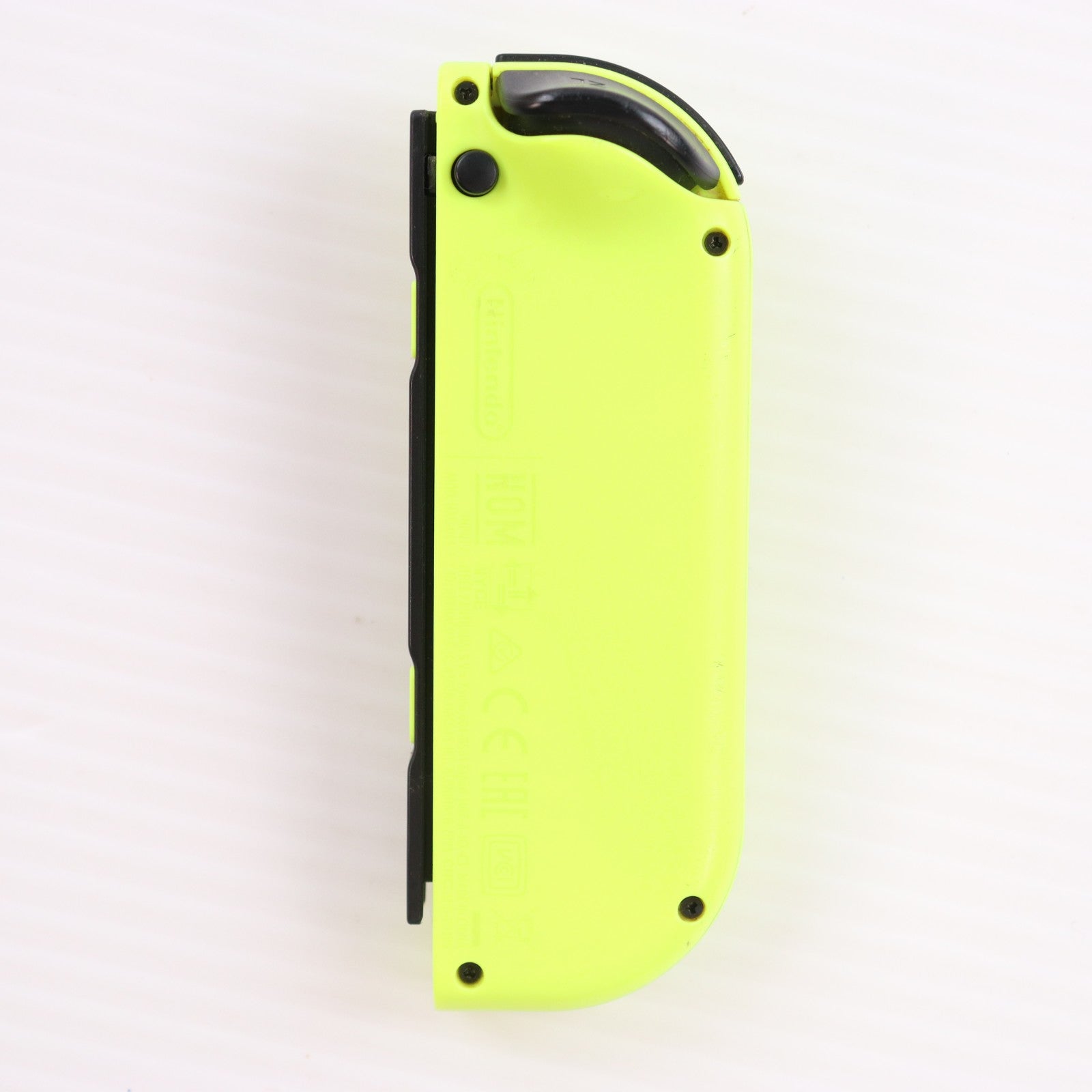 【中古即納】[ACC][Switch] マイニンテンドーストア限定 Joy-Con(L) ネオンイエロー(ジョイコンL ネオンイエロー) 任天堂(HAC-A-JLYAA)(20170616)