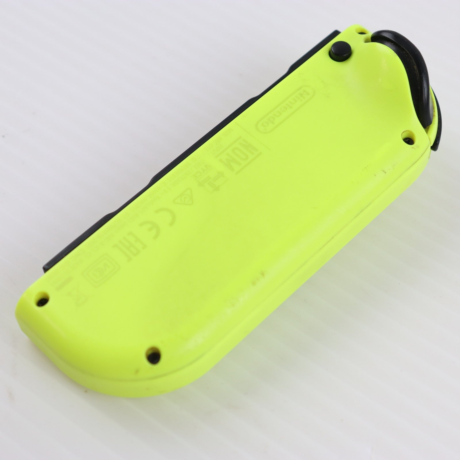 【中古即納】[ACC][Switch] マイニンテンドーストア限定 Joy-Con(L) ネオンイエロー(ジョイコンL ネオンイエロー) 任天堂(HAC-A-JLYAA)(20170616)