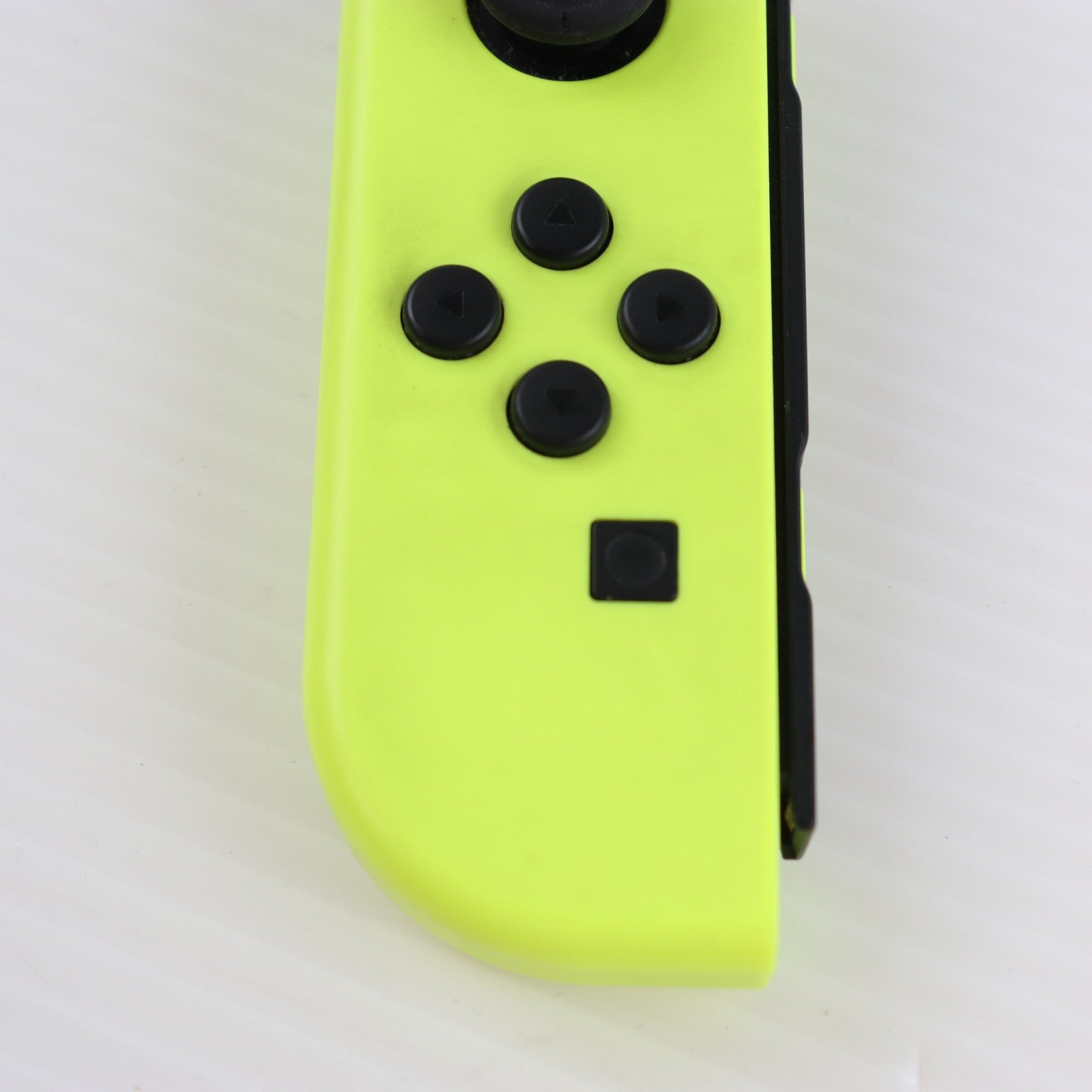 【中古即納】[ACC][Switch] マイニンテンドーストア限定 Joy-Con(L) ネオンイエロー(ジョイコンL ネオンイエロー) 任天堂(HAC-A-JLYAA)(20170616)