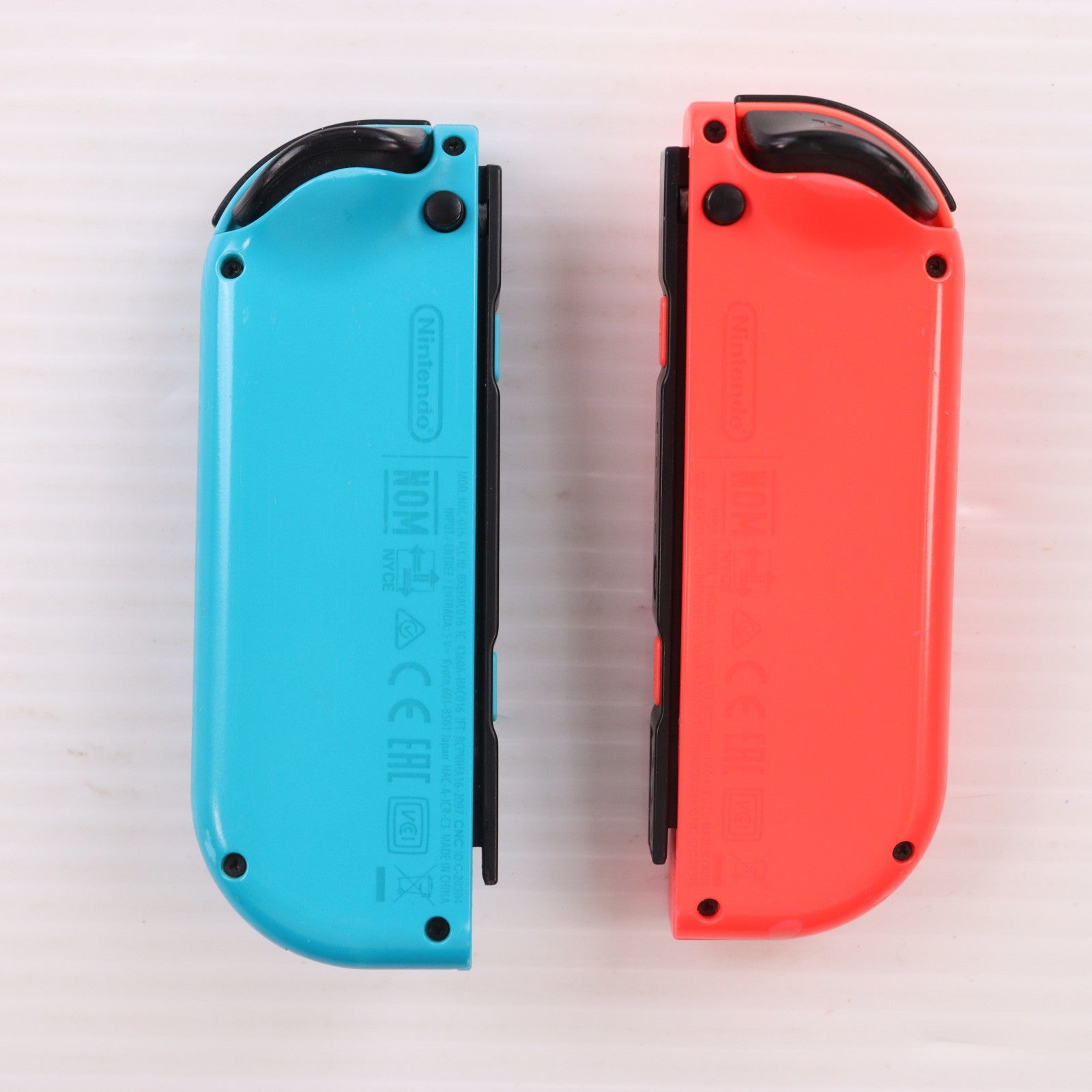 【中古即納】[ACC][Switch] Joy-Con(L) ネオンレッド/(R) ネオンブルー(ジョイコンL ネオンレッド/R ネオンブルー) 任天堂(HAC-A-JAEAA)(20170303)