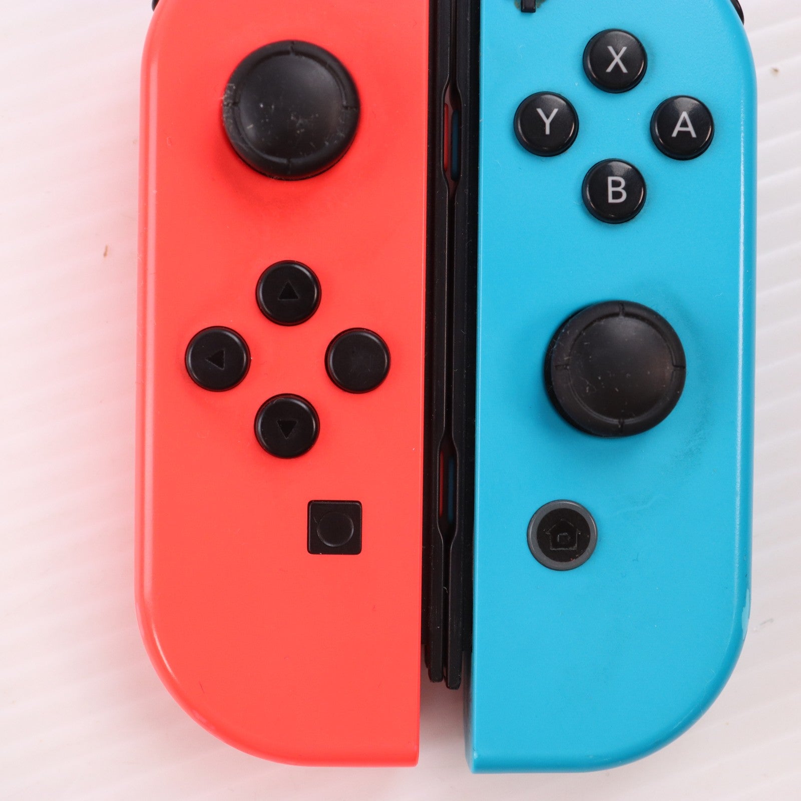 【中古即納】[ACC][Switch] Joy-Con(L) ネオンレッド/(R) ネオンブルー(ジョイコンL ネオンレッド/R ネオンブルー) 任天堂(HAC-A-JAEAA)(20170303)