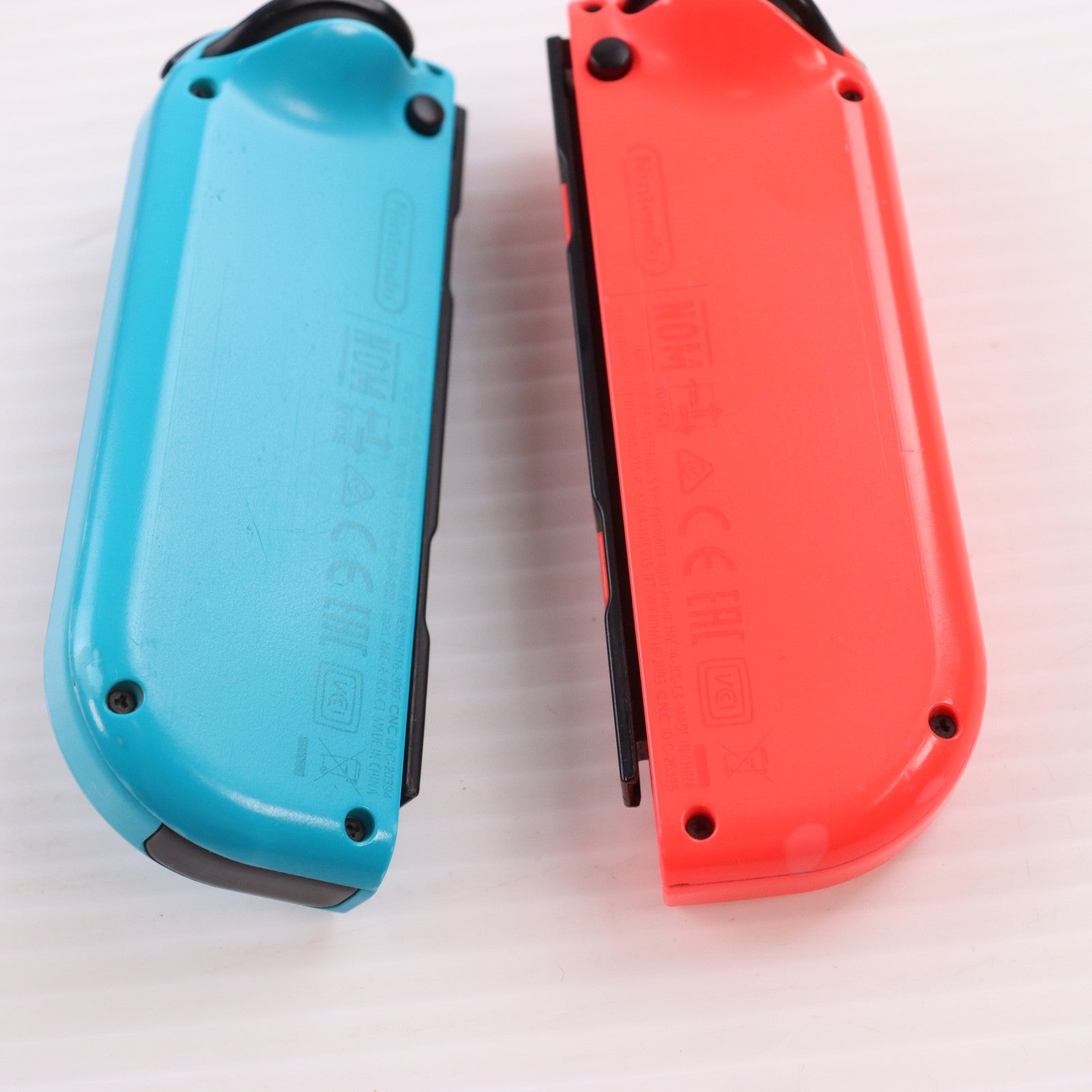 【中古即納】[ACC][Switch] Joy-Con(L) ネオンレッド/(R) ネオンブルー(ジョイコンL ネオンレッド/R ネオンブルー) 任天堂(HAC-A-JAEAA)(20170303)