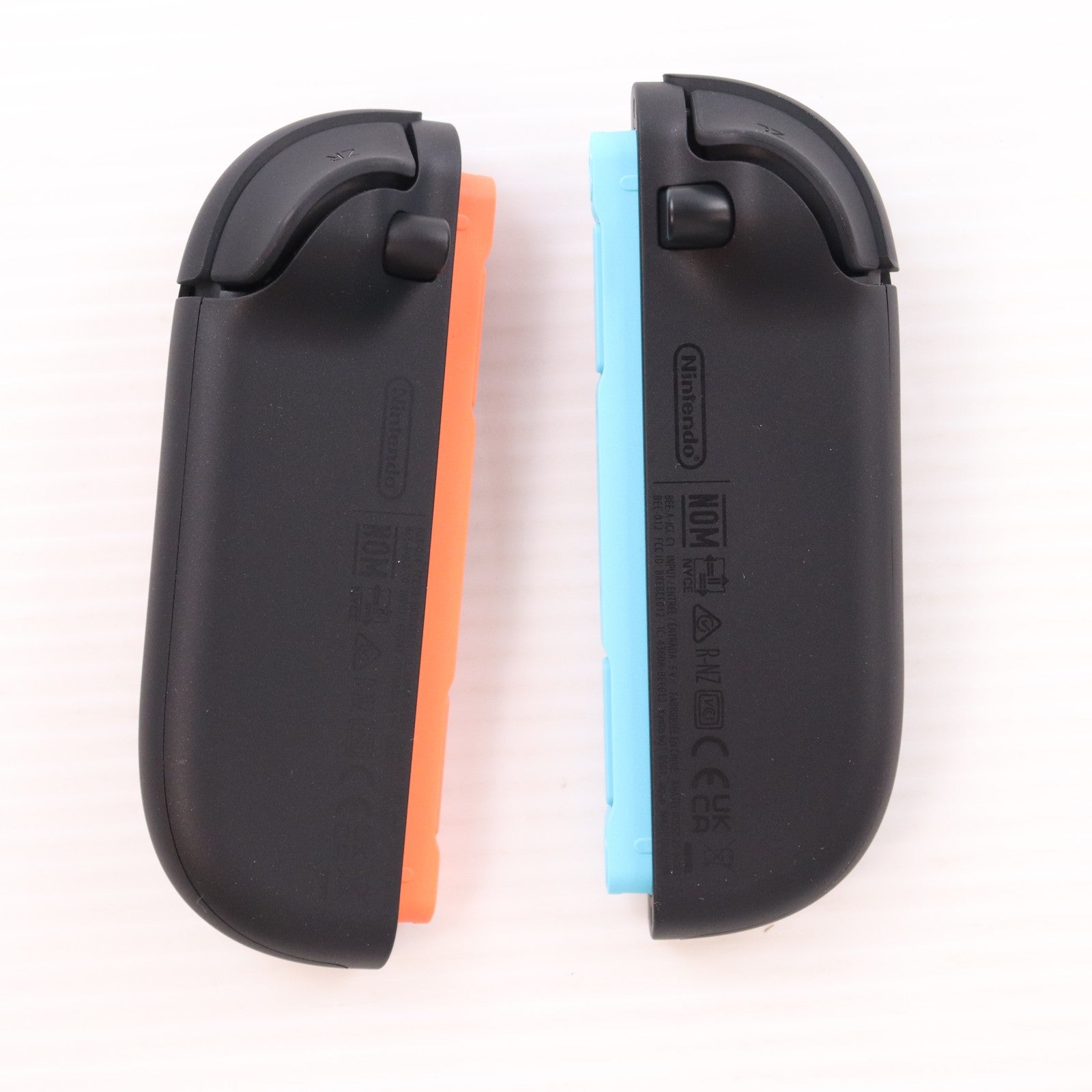 【中古即納】[ACC][Switch2] Joy-Con 2(ジョイコン2) (L) ライトブルー/ (R) ライトレッド 任天堂(BEE-A-JAAAA)(20250605)