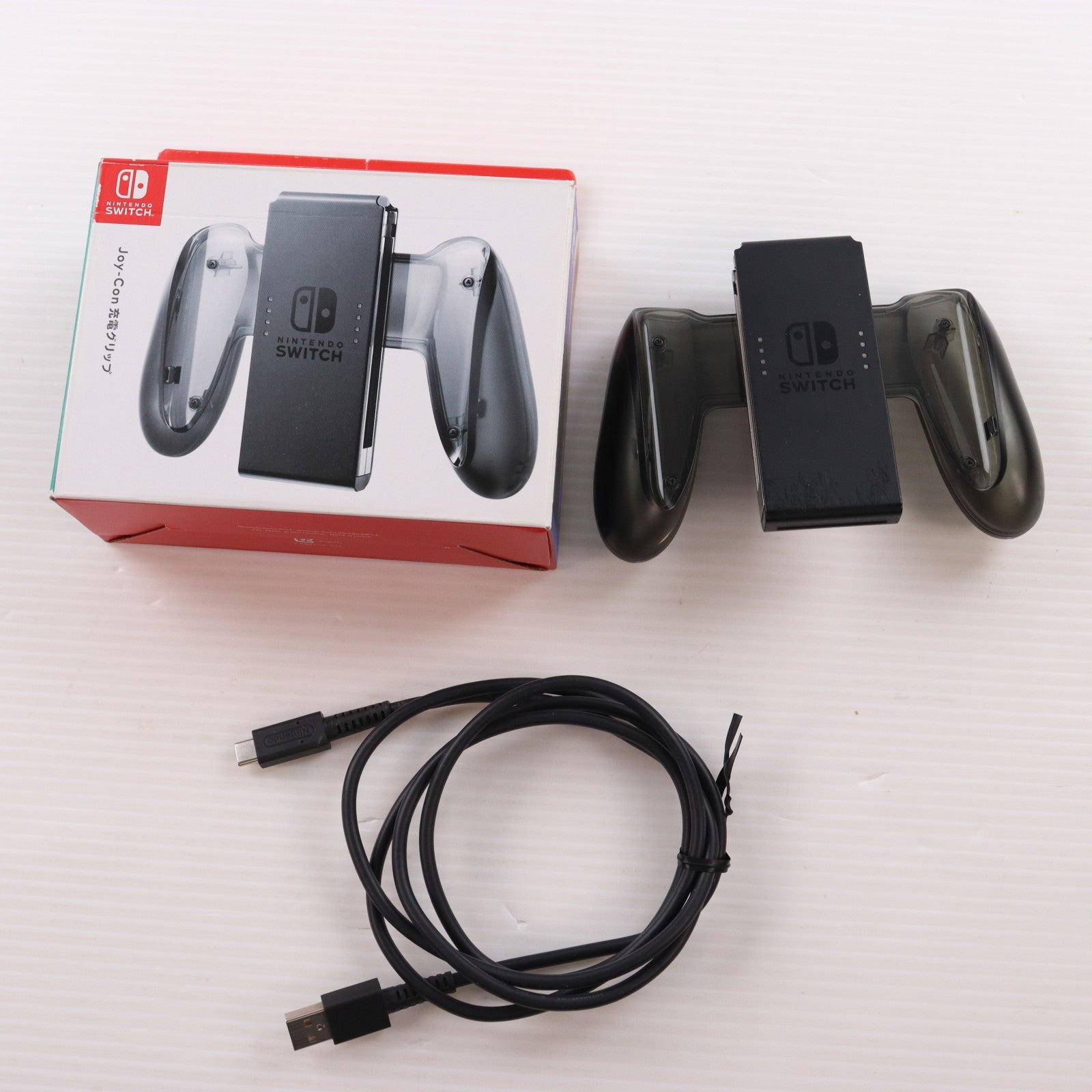 【中古即納】[ACC][Switch] Joy-Con充電グリップ(ジョイコン充電グリップ) 任天堂(HAC-A-ESSKA)(20170303)