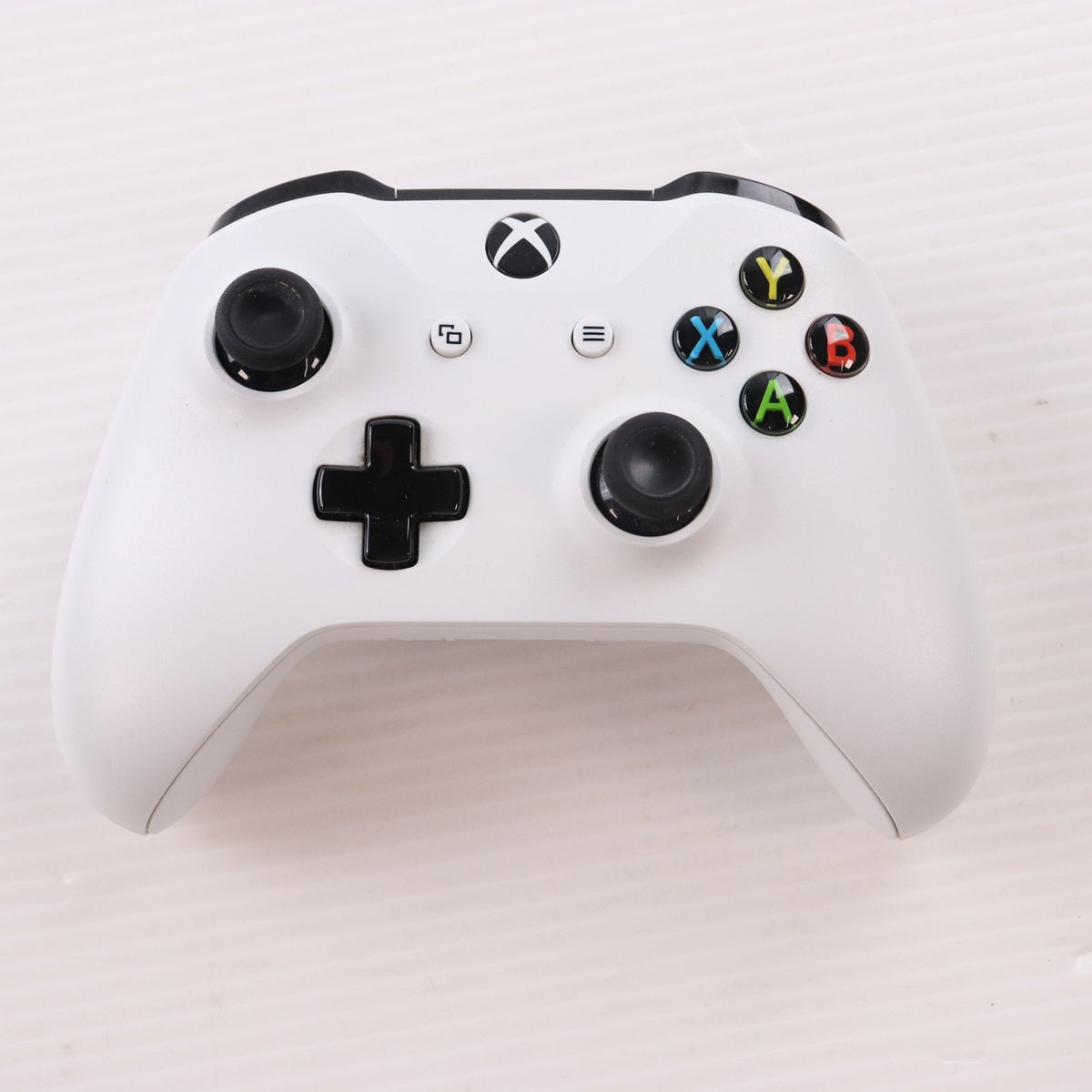 【中古即納】[ACC][XboxOne] XboxOne ワイヤレスコントローラー(ホワイト) 日本マイクロソフト(TF5-00006)(20161124)