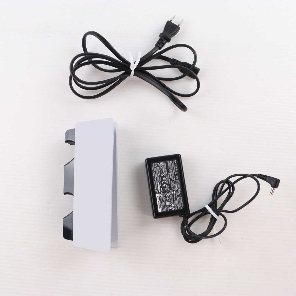 【中古即納】[ACC][PS5] DualSense(デュアルセンス) 充電スタンド SIE(CFI-ZDS1J)(20201112)