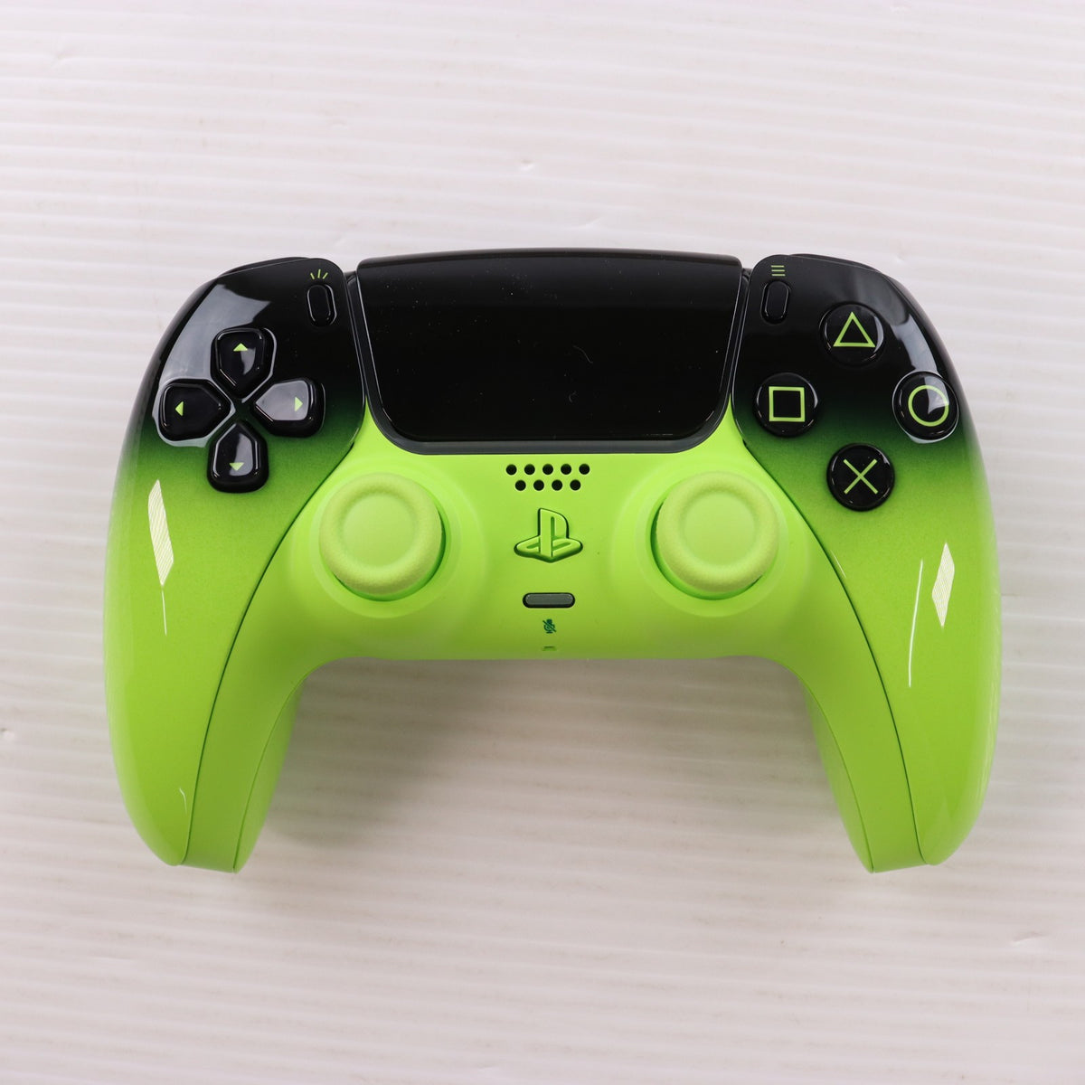 【中古即納】[ACC][PS5] DualSense(デュアルセンス) ワイヤレスコントローラー リミックス グリーン SIE(CFI-ZCT2J14)(20260312)