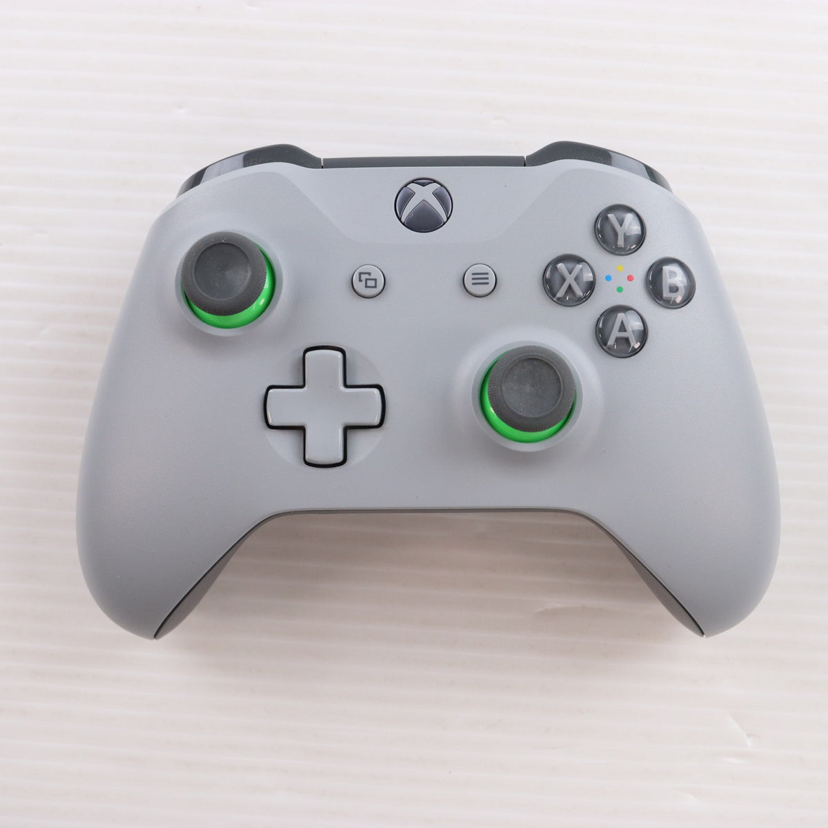 【中古即納】[ACC][XboxOne] Xbox ワイヤレス コントローラー(グレー/グリーン) 日本マイクロソフト(WL3-00062)(20170928)
