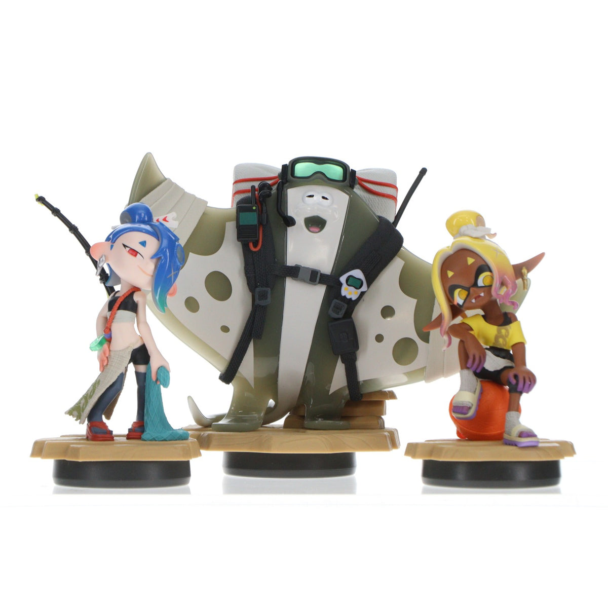 【中古即納】[ACC][Switch2] amiibo(アミーボ) すりみ連合セット[フウカ【レイダース】/ウツホ【レイダース】/マンタロー【レイダース】](スプラトゥーンシリーズ) 任天堂(NVL-E-AE3K)(20260723)