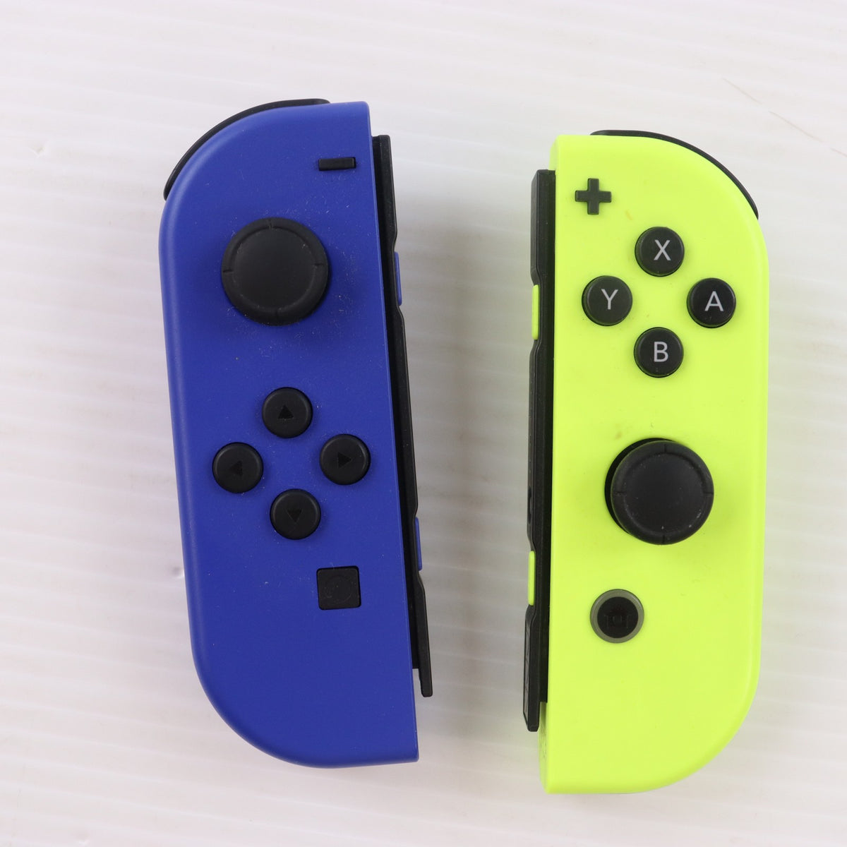 【中古即納】[ACC][Switch] Joy-Con(L) ブルー/(R) ネオンイエロー(ジョイコンL ブルー/R ネオンイエロー) 任天堂(HAC-A-JAPAA)(20191004)