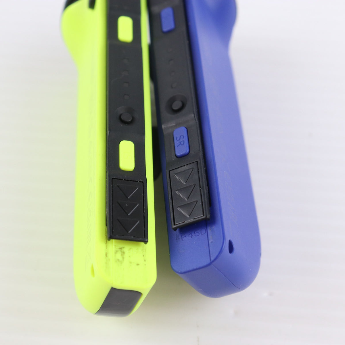 【中古即納】[ACC][Switch] Joy-Con(L) ブルー/(R) ネオンイエロー(ジョイコンL ブルー/R ネオンイエロー) 任天堂(HAC-A-JAPAA)(20191004)