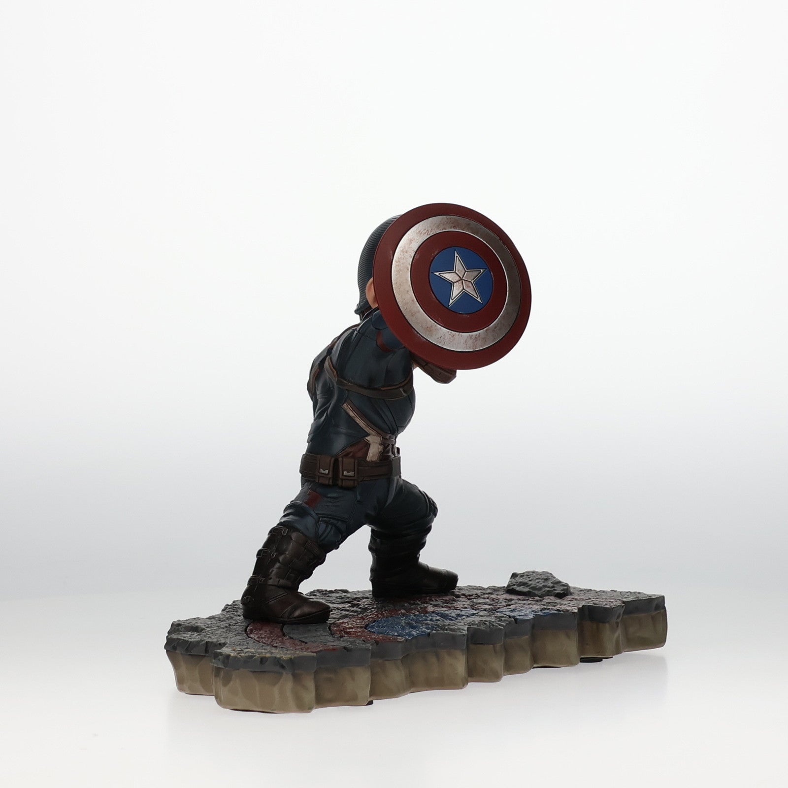 エッグアタック キャプテン・アメリカ シビル・ウォー/キャプテン・アメリカ 完成品 スタチュー フィギュア(EA-023) ビースト・キングダム 中古即納】[FIG]エッグアタック キャプテン・アメリカ シビル