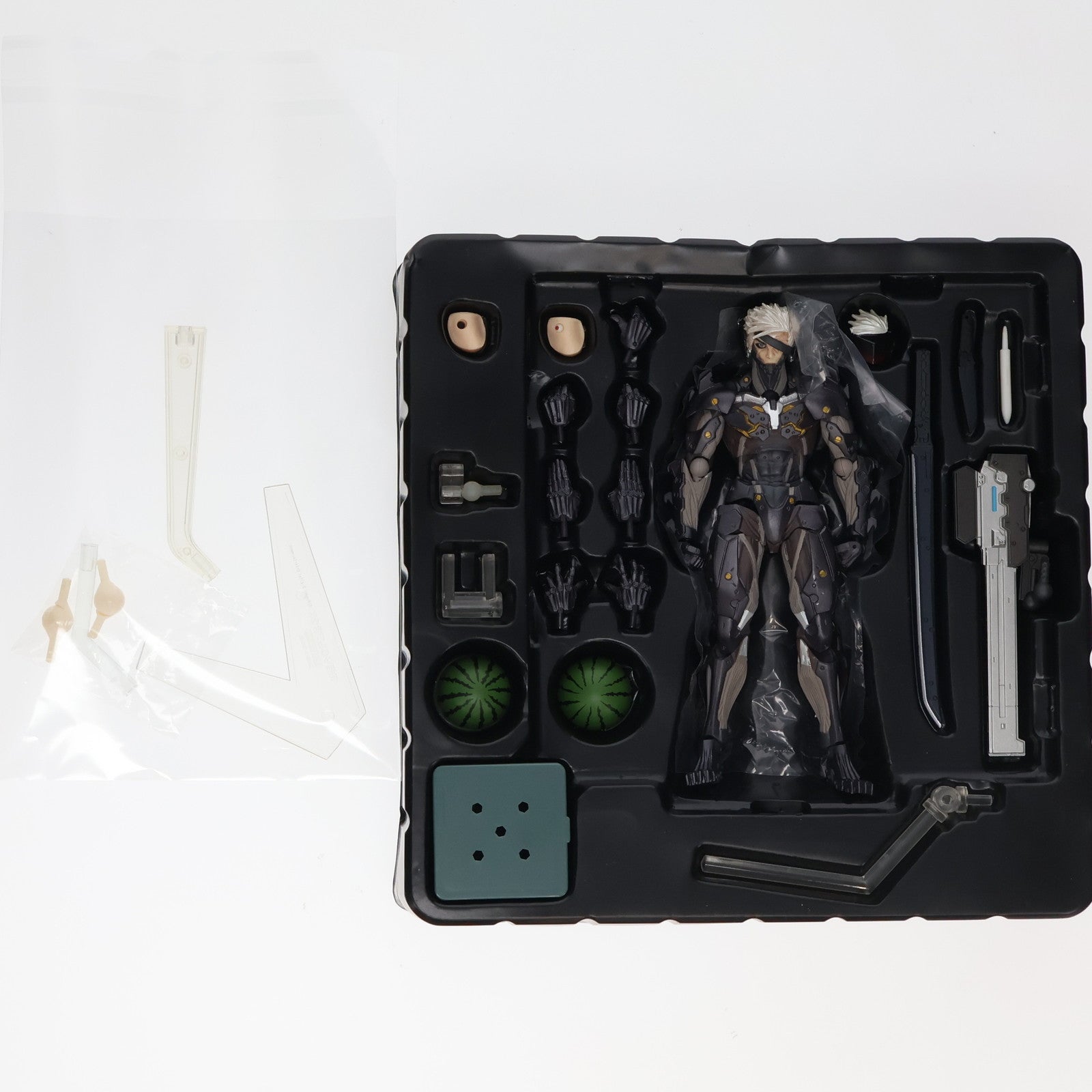 【中古即納】[FIG]リボルテックヤマグチ No.140 雷電(らいでん) METAL GEAR RISING REVENGEANCE(メタルギアライジングリベンジェンス) 完成品 可動フィギュア 海洋堂(20131115)