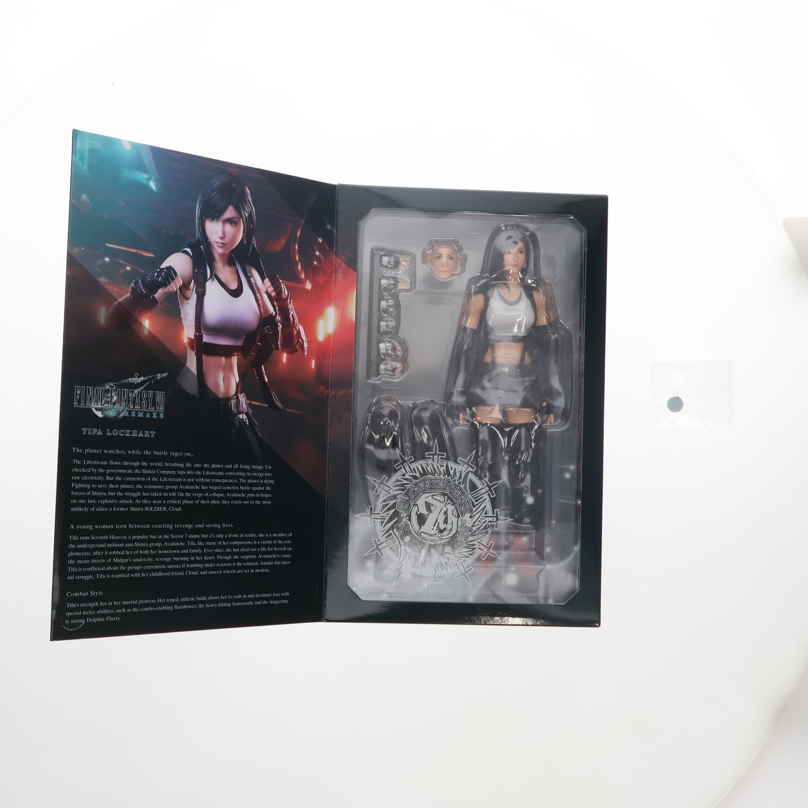 【中古即納】[FIG] PLAY ARTS改(プレイアーツ改) ティファ・ロックハート FINAL FANTASY VII REMAKE(ファイナルファンタジー7 リメイク) 完成品 可動フィギュア スクウェア・エニックス(20210604)