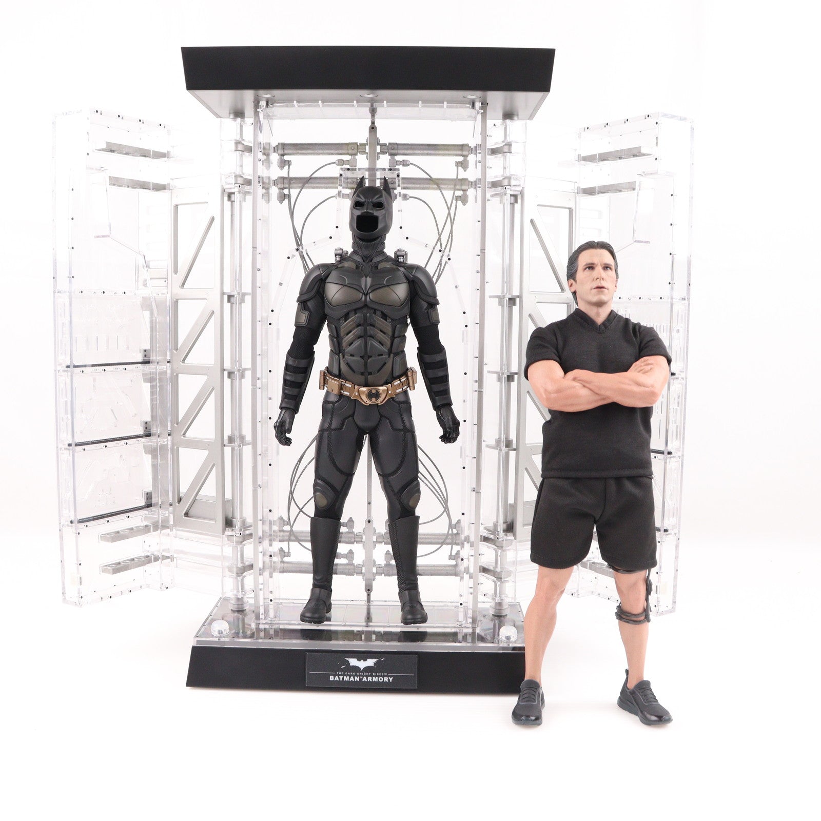 【中古即納】[FIG] ムービー・マスターピース バットスーツ格納庫&ブルース・ウェイン バットマン ダークナイト・ライジング 1/6 完成品 可動フィギュア(MM#702) ホットトイズ(20250131)