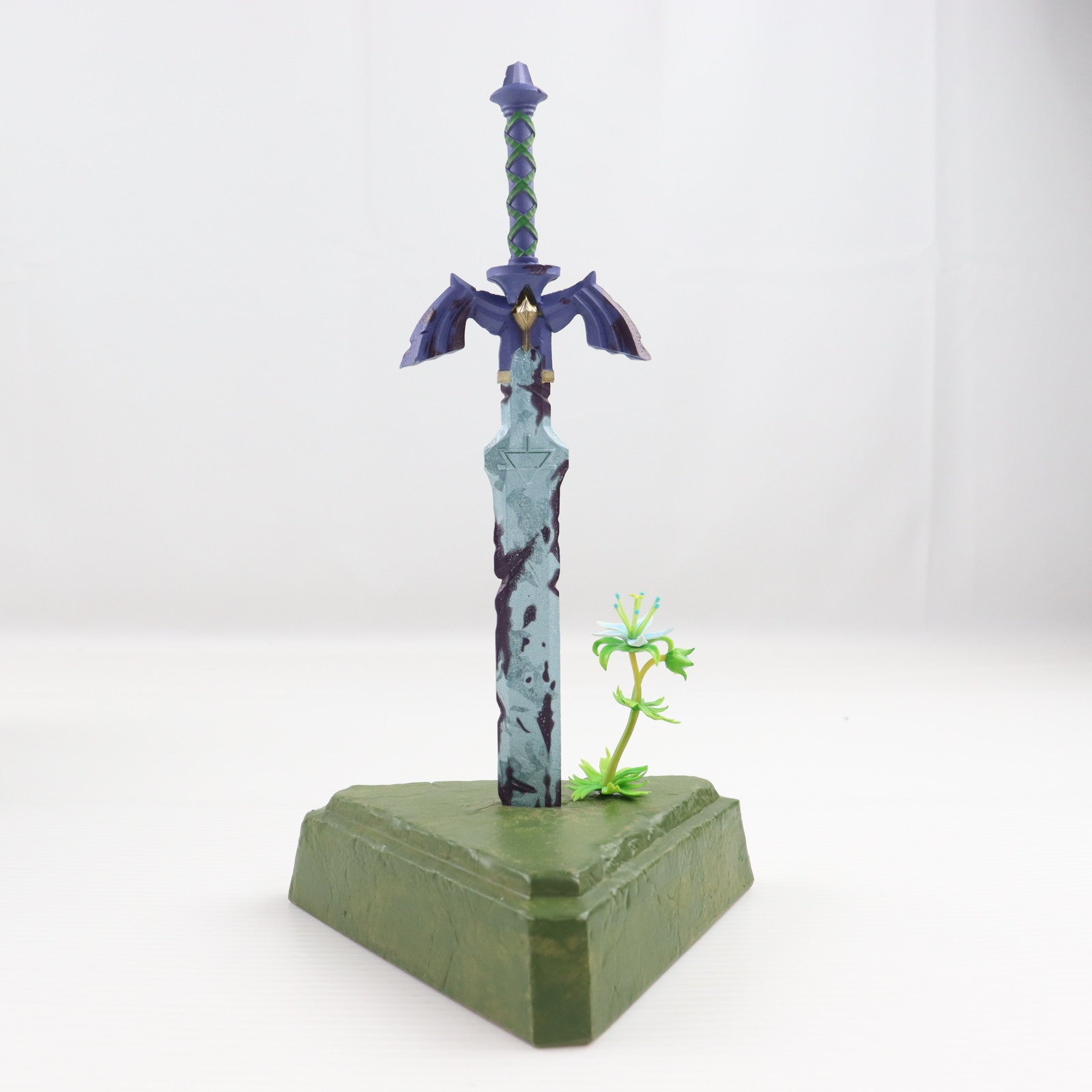 【中古即納】[FIG] (フィギュア単品) 回生のマスターソード ニンテンドースイッチソフト ゼルダの伝説 ブレス オブ ザ ワイルド DELUXE COLLECTOR'S EDITION 同梱品 完成品 フィギュア 任天堂(20170303)