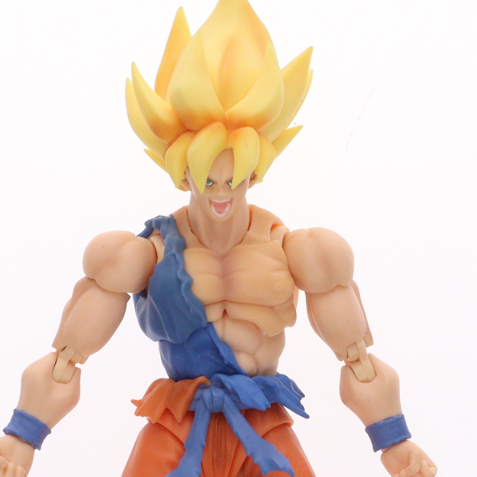 【中古即納】[FIG] S.H.Figuarts(フィギュアーツ) スーパーサイヤ人孫悟空 超戦士覚醒Ver. ドラゴンボールZ 完成品 可動フィギュア バンダイ(20160610)