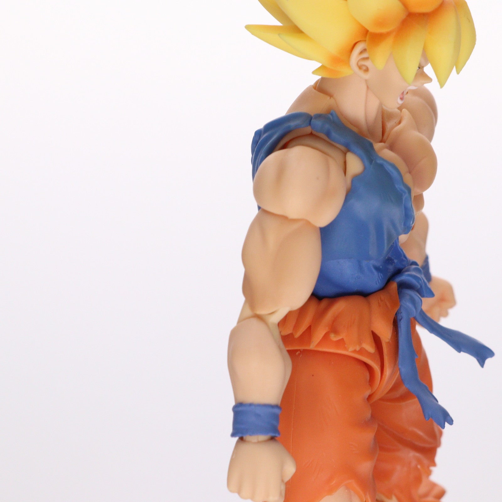 【中古即納】[FIG] S.H.Figuarts(フィギュアーツ) スーパーサイヤ人孫悟空 超戦士覚醒Ver. ドラゴンボールZ 完成品 可動フィギュア バンダイ(20160610)