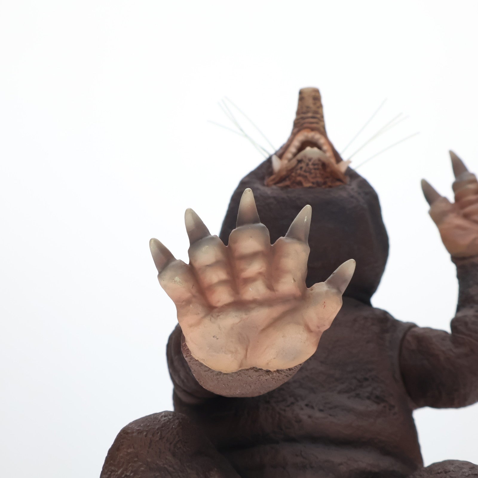 【中古即納】[FIG] 大怪獣シリーズ限定版 もぐら怪獣 モングラー(モノクロ版) ウルトラQ 完成品 フィギュア エクスプラス(20050731)