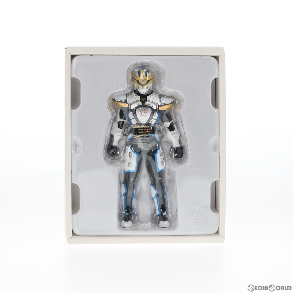 【中古即納】[FIG] 魂ウェブ商店限定 S.H.Figuarts(フィギュアーツ) 真骨彫製法 仮面ライダーイクサ セーブモード/バーストモード 仮面ライダーキバ 完成品 可動フィギュア バンダイスピリッツ(20201130)