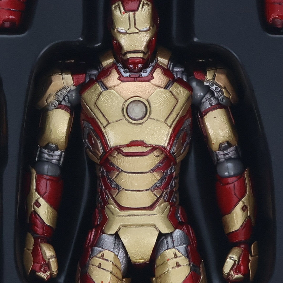 【中古即納】[FIG] 特撮リボルテック 049 アイアンマン マーク42 アイアンマン3 完成品 可動フィギュア 海洋堂(20140101)