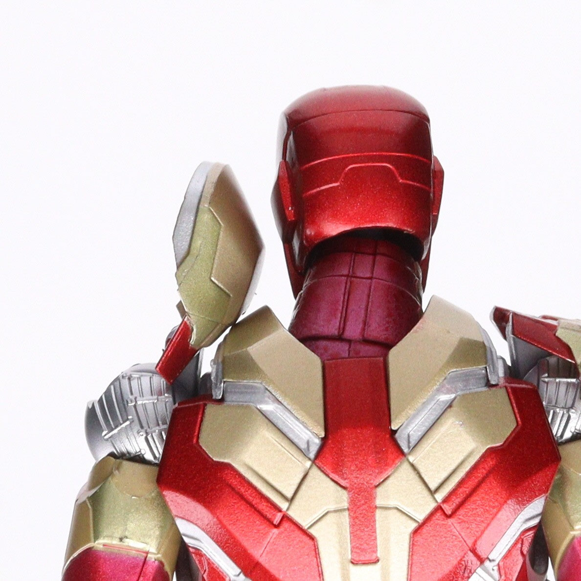 【中古即納】[FIG] S.H.Figuarts(フィギュアーツ) アイアンマン マーク42 アイアンマン3 完成品 可動フィギュア バンダイ(20140920)