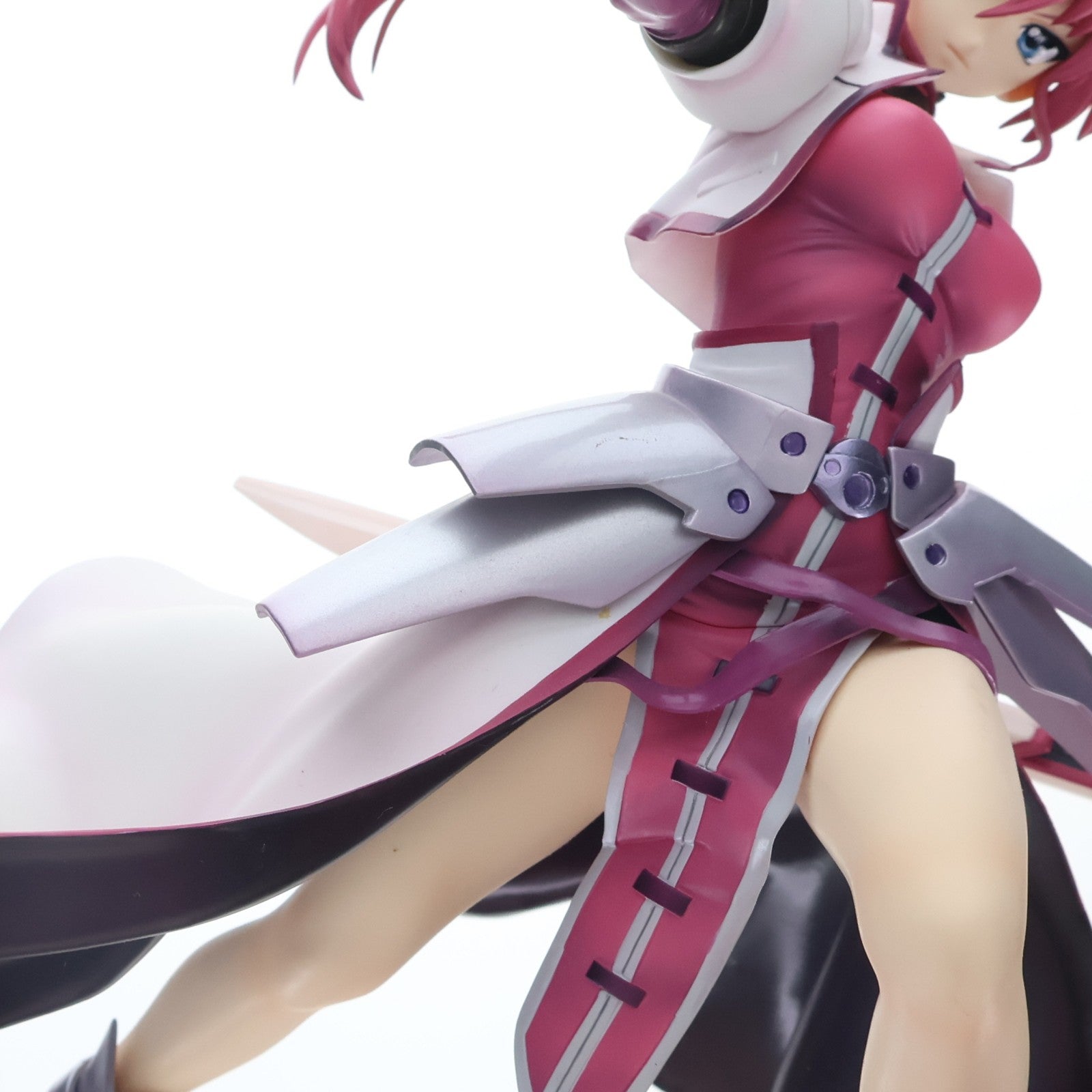 【中古即納】[FIG] シグナム(Signum) 魔法少女リリカルなのはStrikerS(ストライカーズ) 1/7 完成品 フィギュア アルター(20090108)