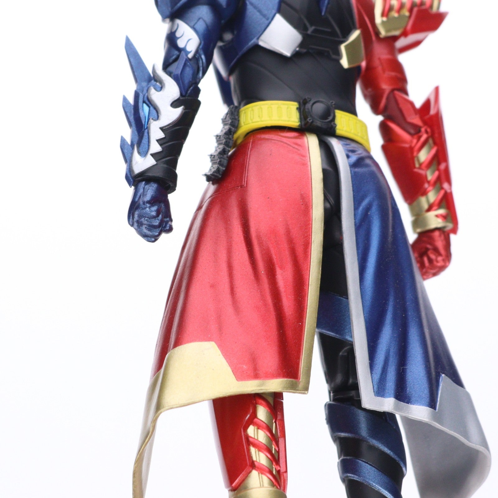 【中古即納】[FIG] 魂ウェブ商店限定 S.H.Figuarts(フィギュアーツ) 仮面ライダービルド クローズビルドフォーム 劇場版 仮面ライダービルド Be The One 完成品 可動フィギュア バンダイスピリッツ(20201231)