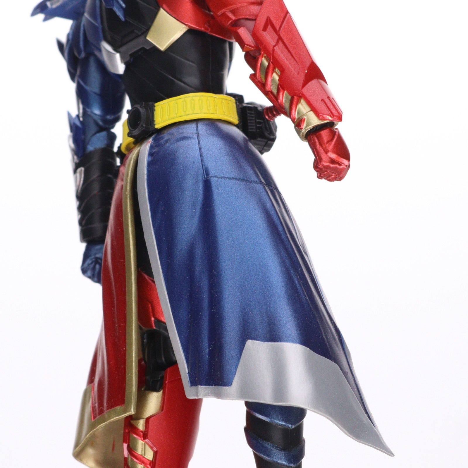 【中古即納】[FIG] 魂ウェブ商店限定 S.H.Figuarts(フィギュアーツ) 仮面ライダービルド クローズビルドフォーム 劇場版 仮面ライダービルド Be The One 完成品 可動フィギュア バンダイスピリッツ(20201231)