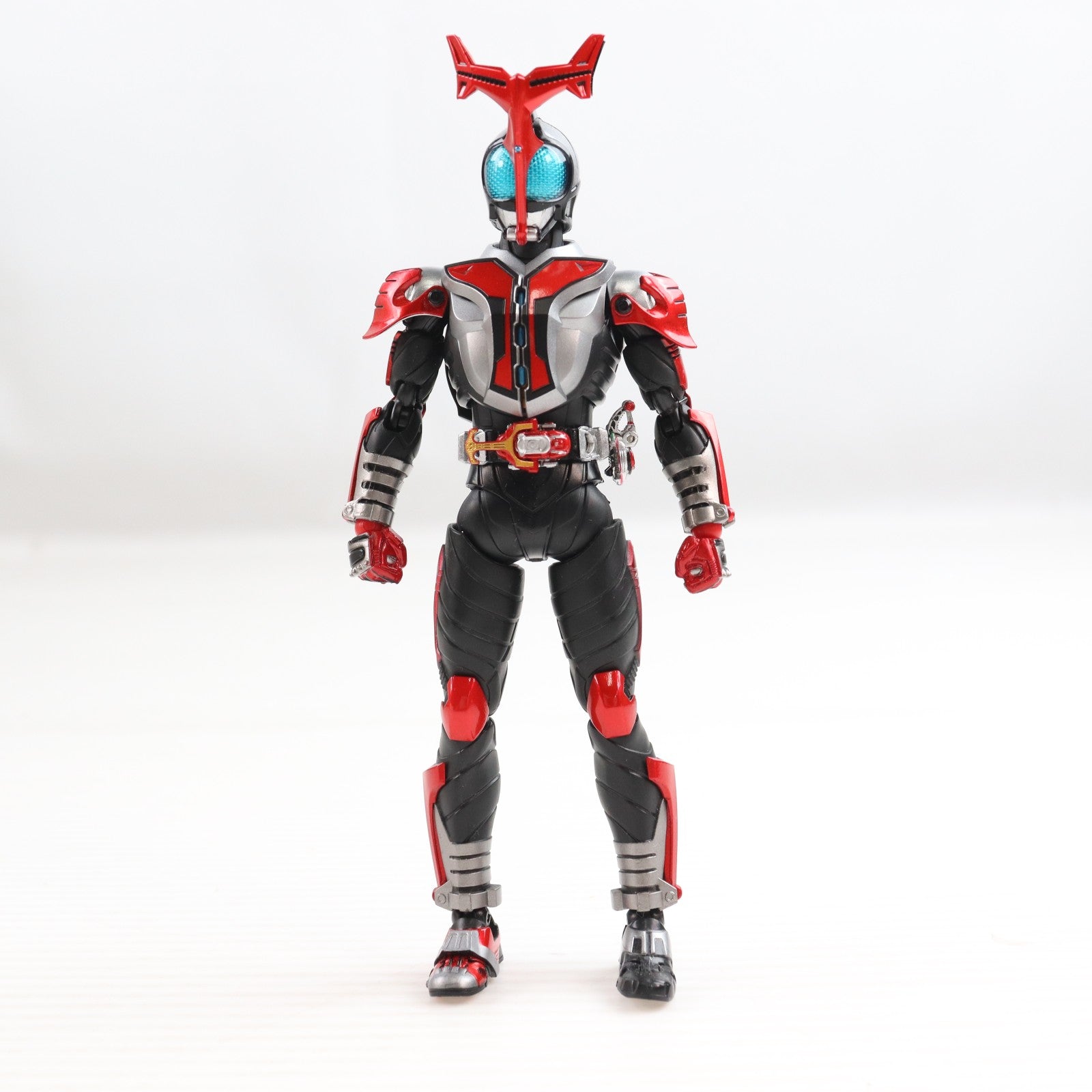 【中古即納】[FIG] スリーブ無し CTM会員限定 S.H.Figuarts(フィギュアーツ) 真骨彫製法 仮面ライダーカブト ハイパーフォーム 真骨彫製法 10th Anniversary Ver. 完成品 可動フィギュア バンダイスピリッツ(20241130)