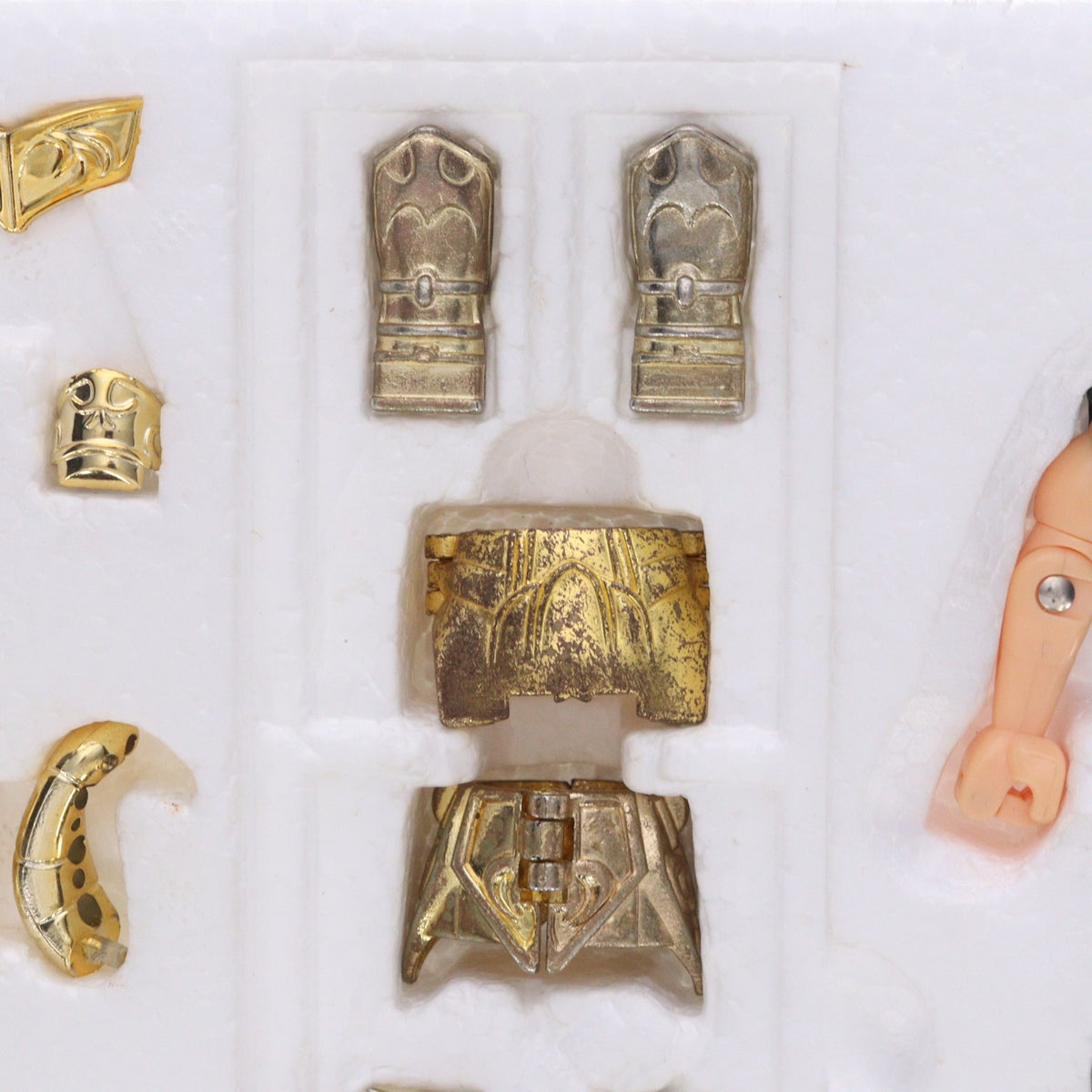 【中古即納】[FIG] 聖闘士聖衣大系 アリエスクロス(牡羊座のムウ) 黄金聖衣 聖闘士星矢 完成品 可動フィギュア バンダイ(19871231)
