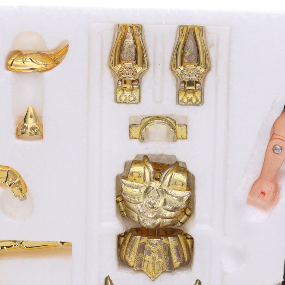 【中古即納】[FIG] 聖闘士聖衣大系 黄金聖衣 スコーピオンクロス(蠍座のミロ) 聖闘士星矢 完成品 可動フィギュア バンダイ(19991231)