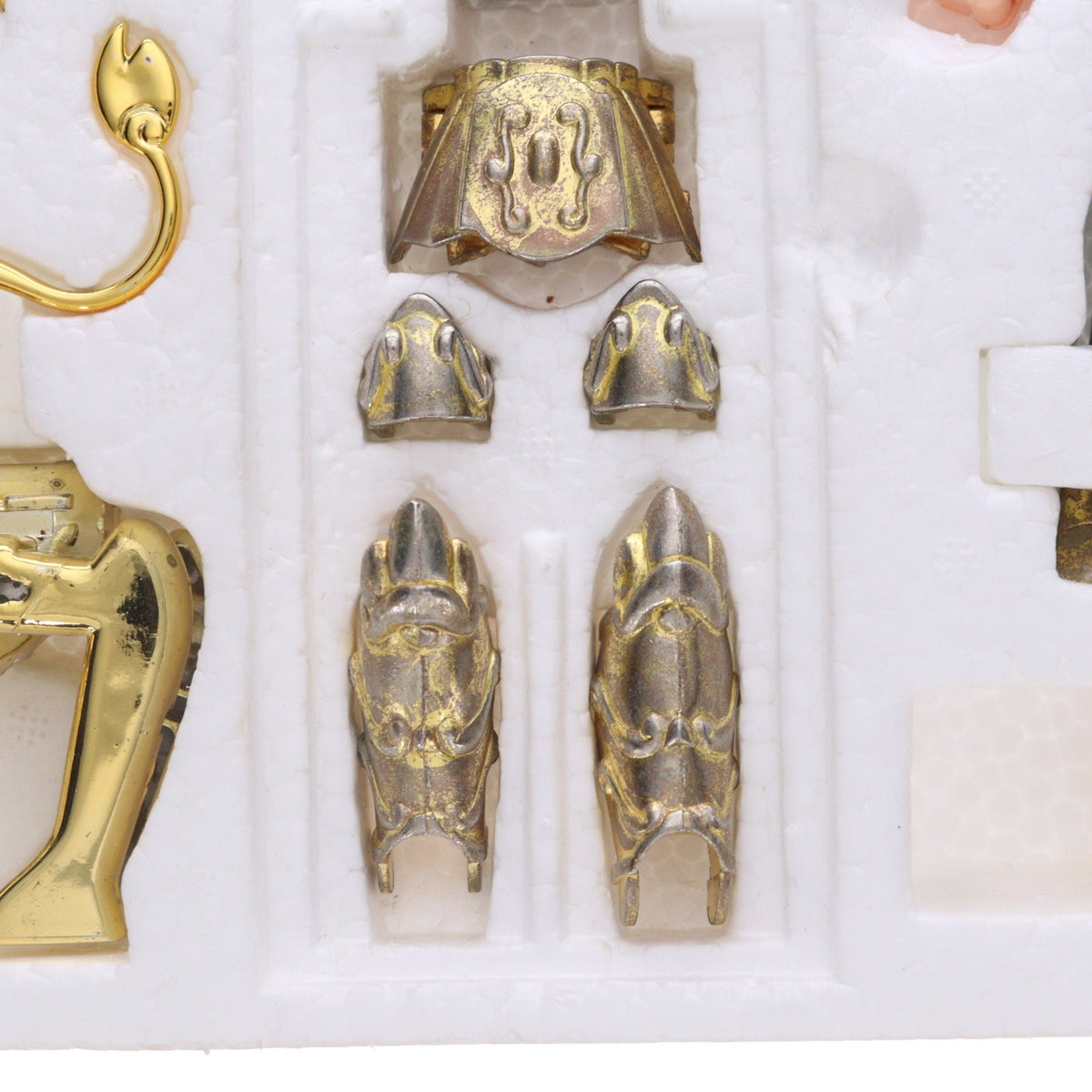 【中古即納】[FIG] 聖闘士聖衣大系 レオクロス(獅子座のアイオリア) 黄金聖衣 聖闘士星矢 完成品 可動フィギュア バンダイ(19871231)