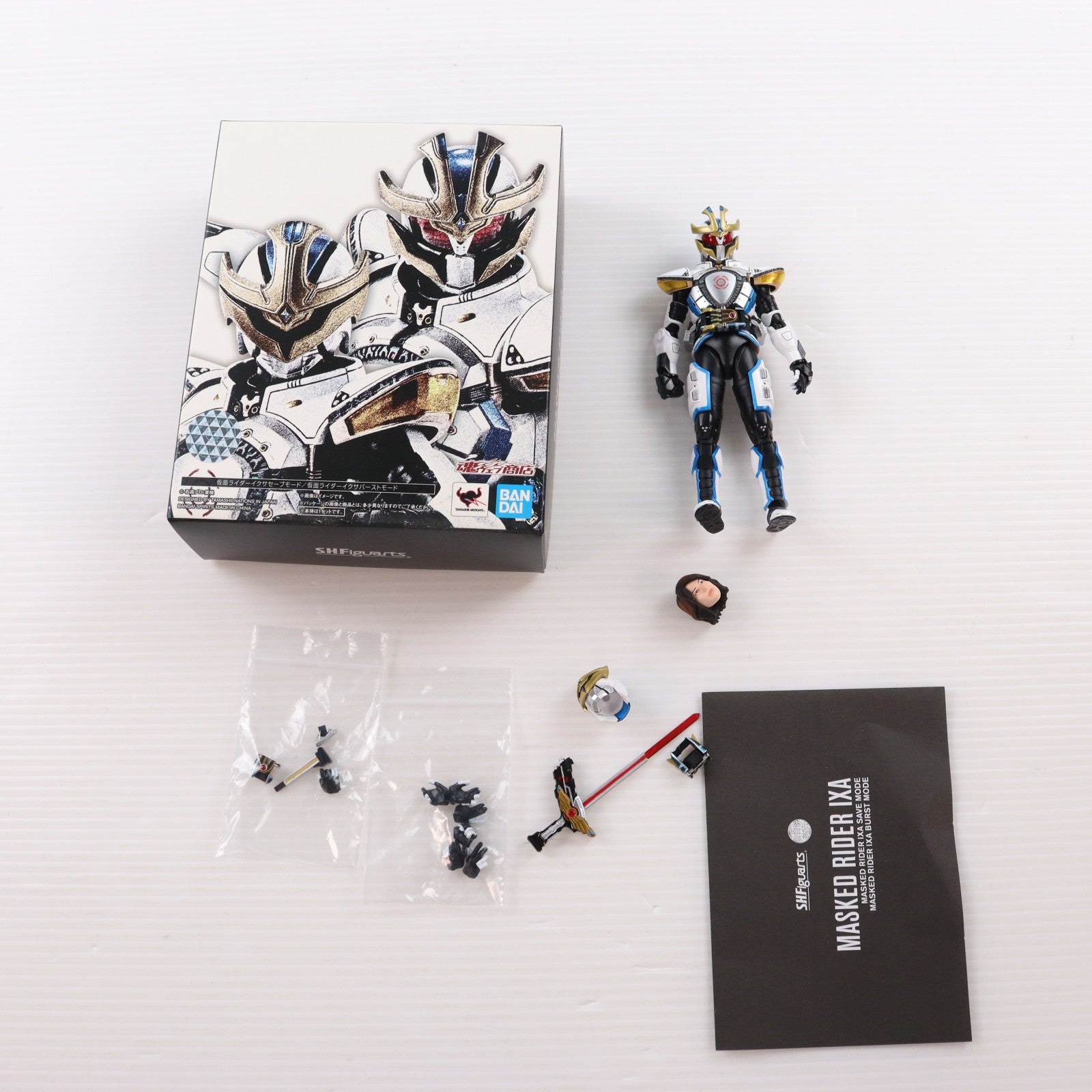 【中古即納】[FIG] 魂ウェブ商店限定 S.H.Figuarts(フィギュアーツ) 真骨彫製法 仮面ライダーイクサ セーブモード/バーストモード 仮面ライダーキバ 完成品 可動フィギュア バンダイスピリッツ(20201130)