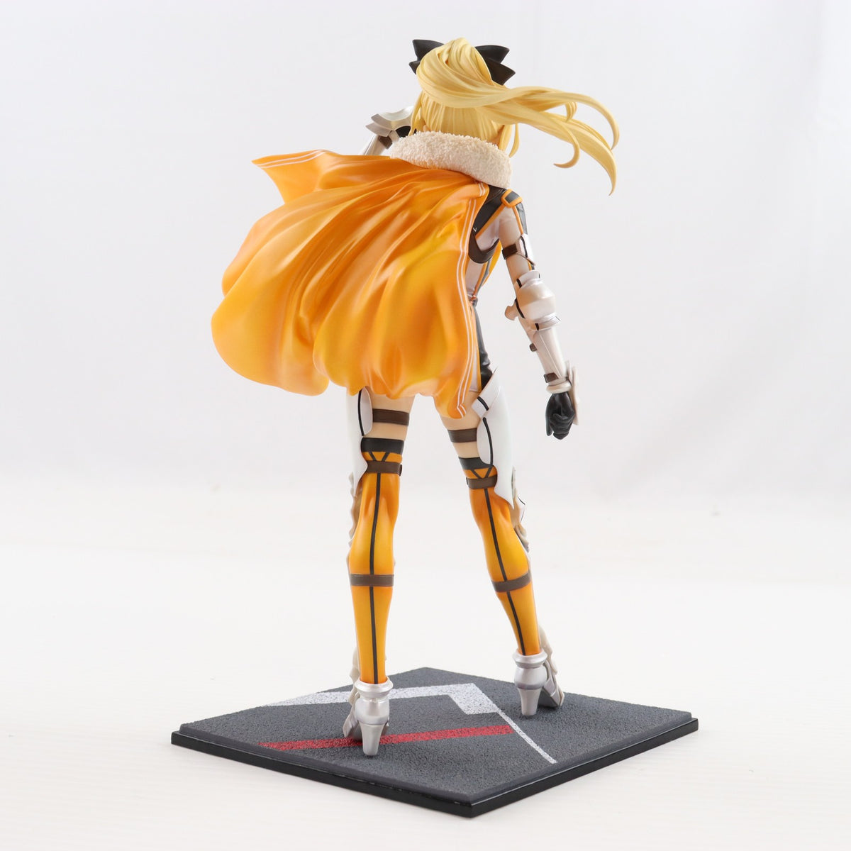 【中古即納】[FIG] アルトリア・ペンドラゴン レーシングVer. GOODSMILE RACING & TYPE-MOON RACING(グッドスマイルレーシング&タイプムーンレーシング) 1/7 完成品 フィギュア グッドスマイルカンパニー(20210429)